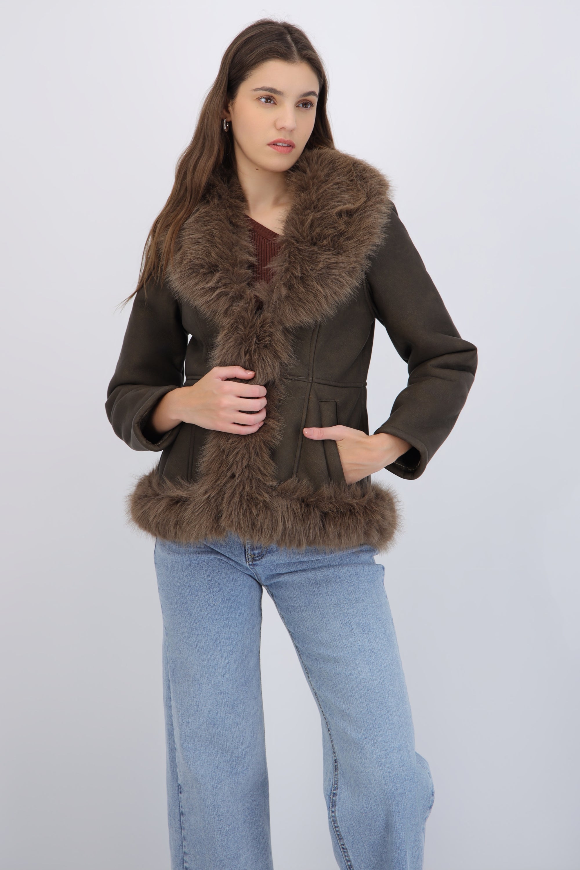 Abrigo suede detalle peluche