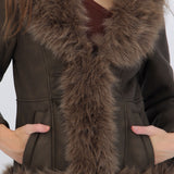 Abrigo suede detalle peluche