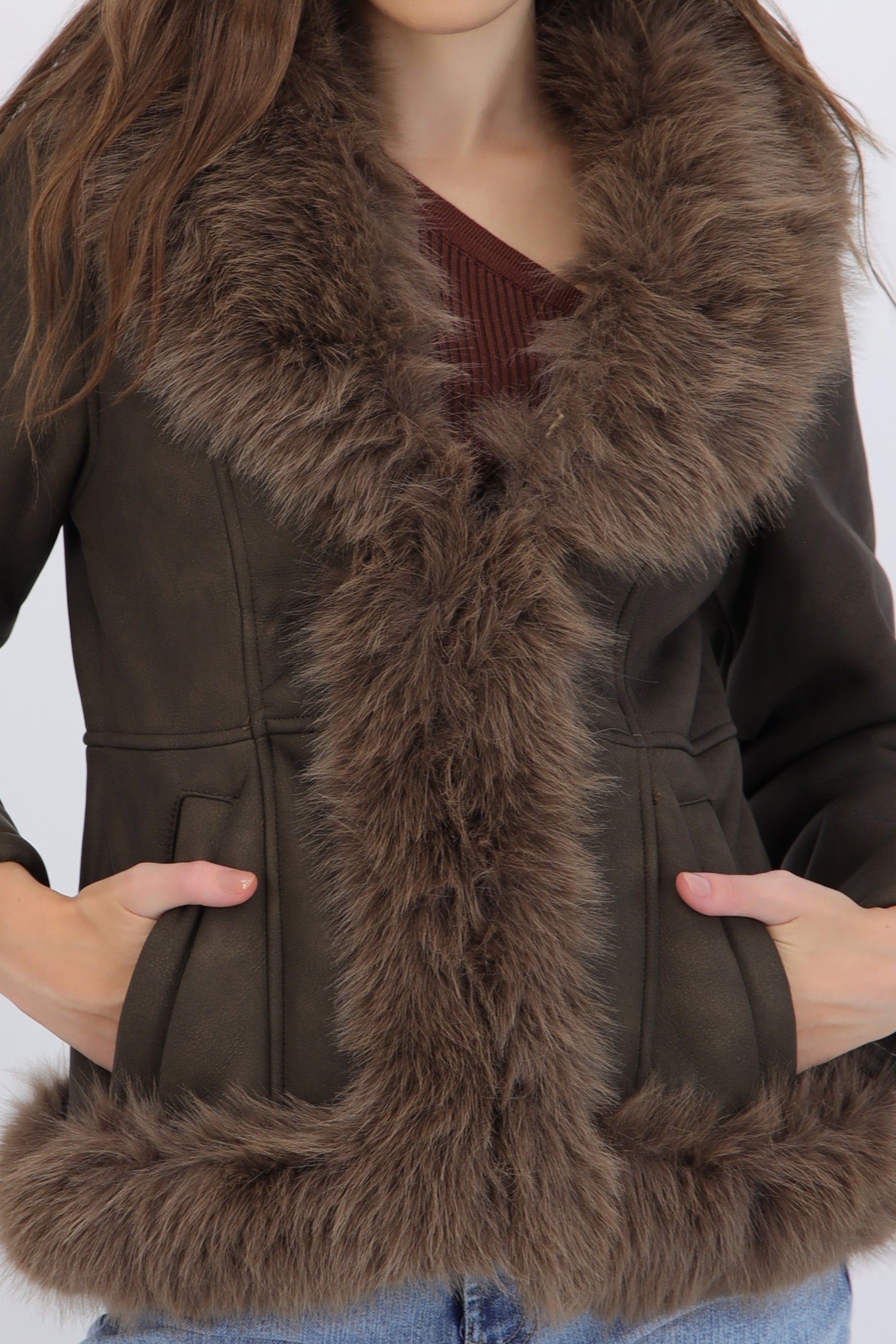 Abrigo suede detalle peluche