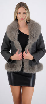 Abrigo suede detalle peluche