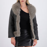 Abrigo suede detalle peluche