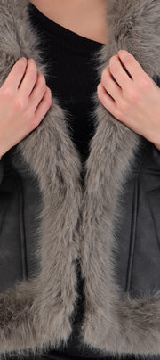 Abrigo suede detalle peluche