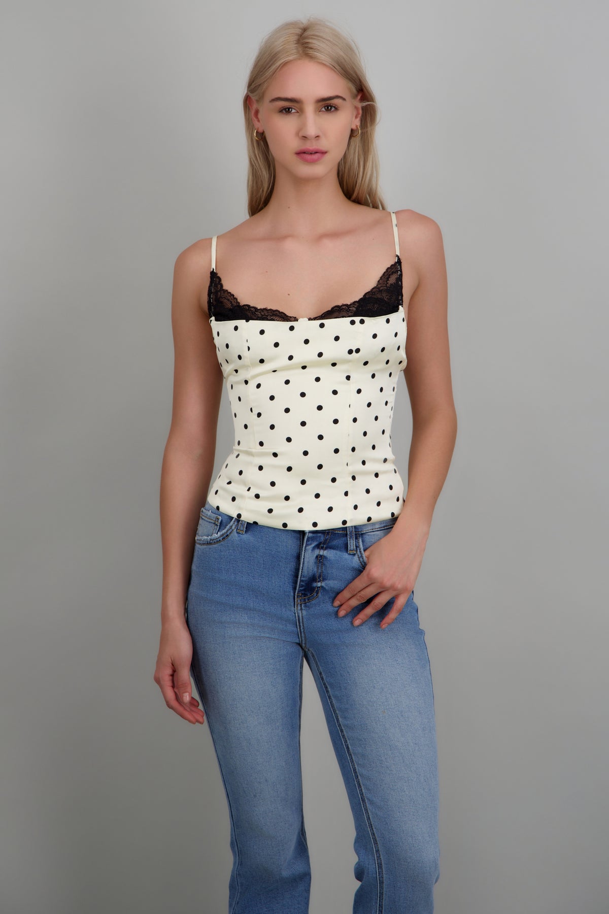 Top con corser copas polka dots CREMA