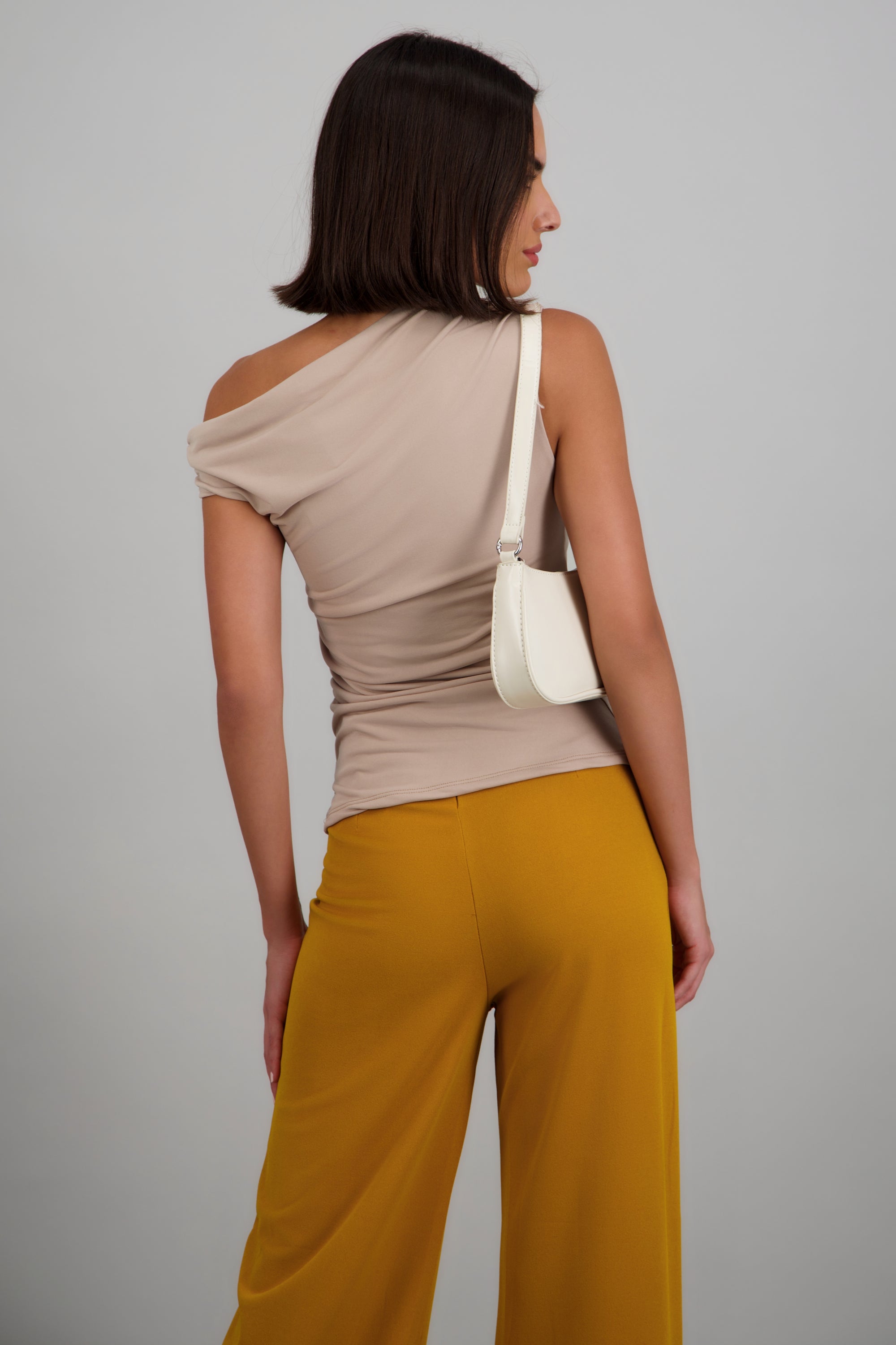 Top sin mangas detalle cuello cascada TAUPE