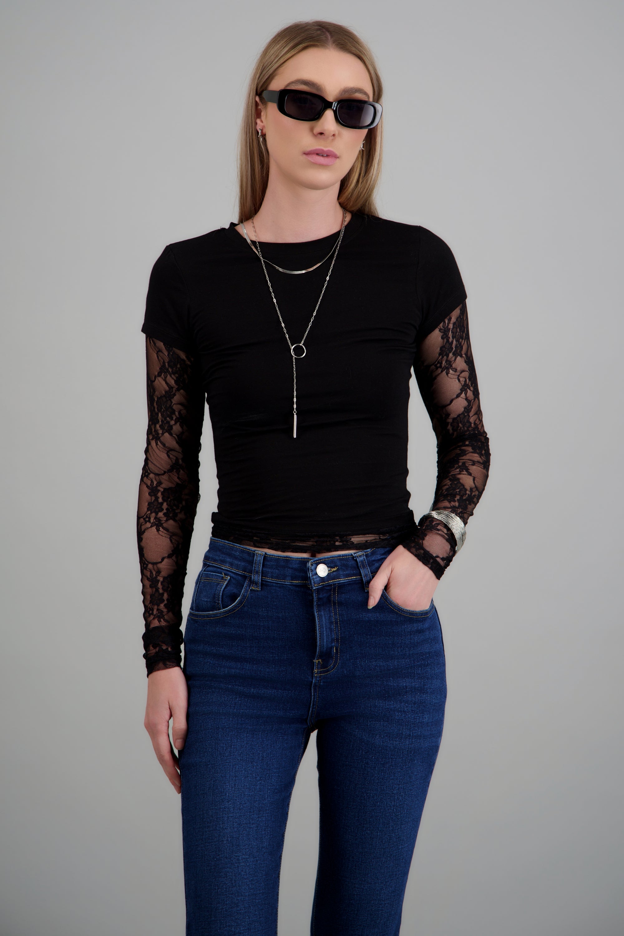 Top liso contraste mangas de encaje NEGRO