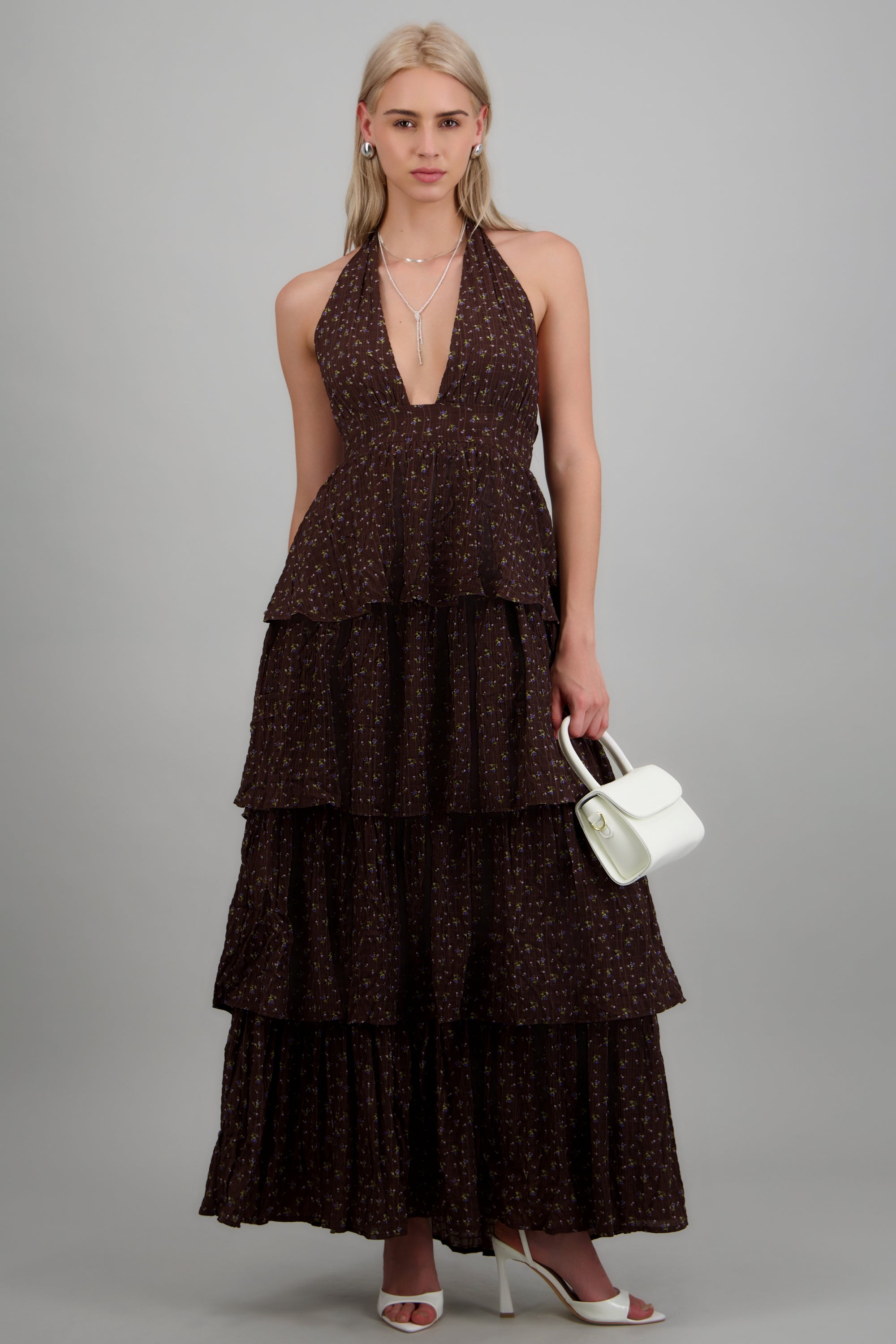 Vestido maxi halter detalle flores CHOCOLATE