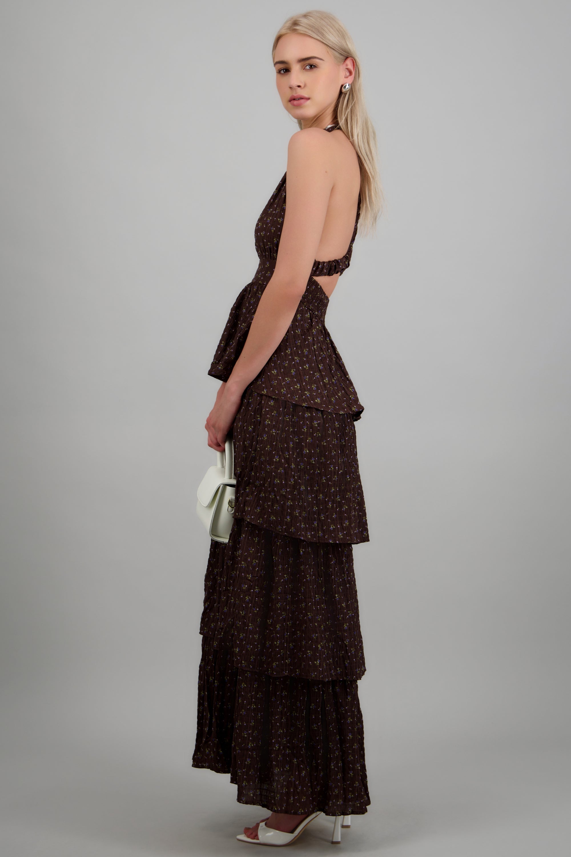 Vestido maxi halter detalle flores CHOCOLATE