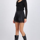 Short PU detalle encaje