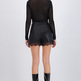 Short PU detalle encaje
