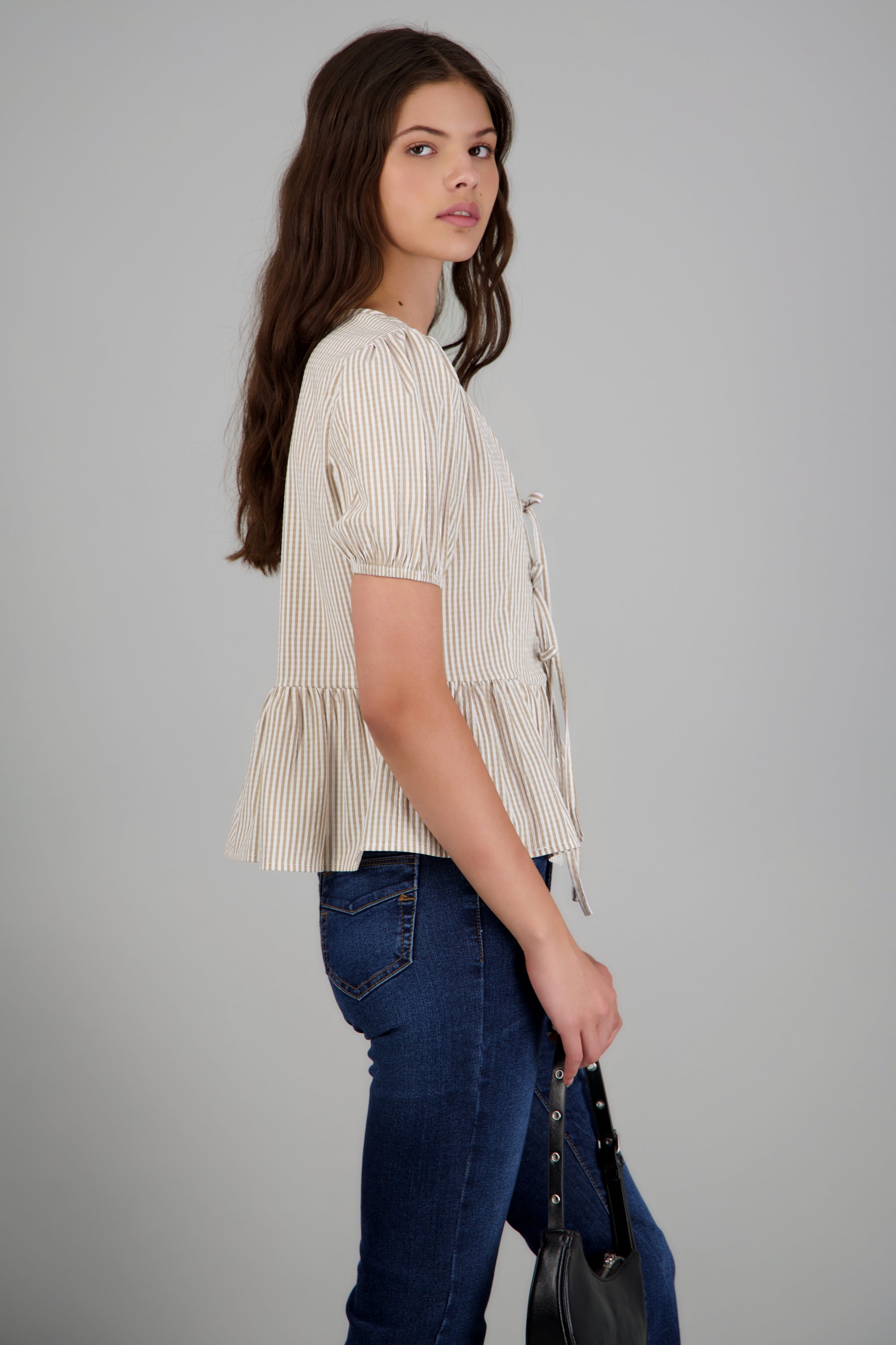 Blusa manga corta detalle moños BEIGE