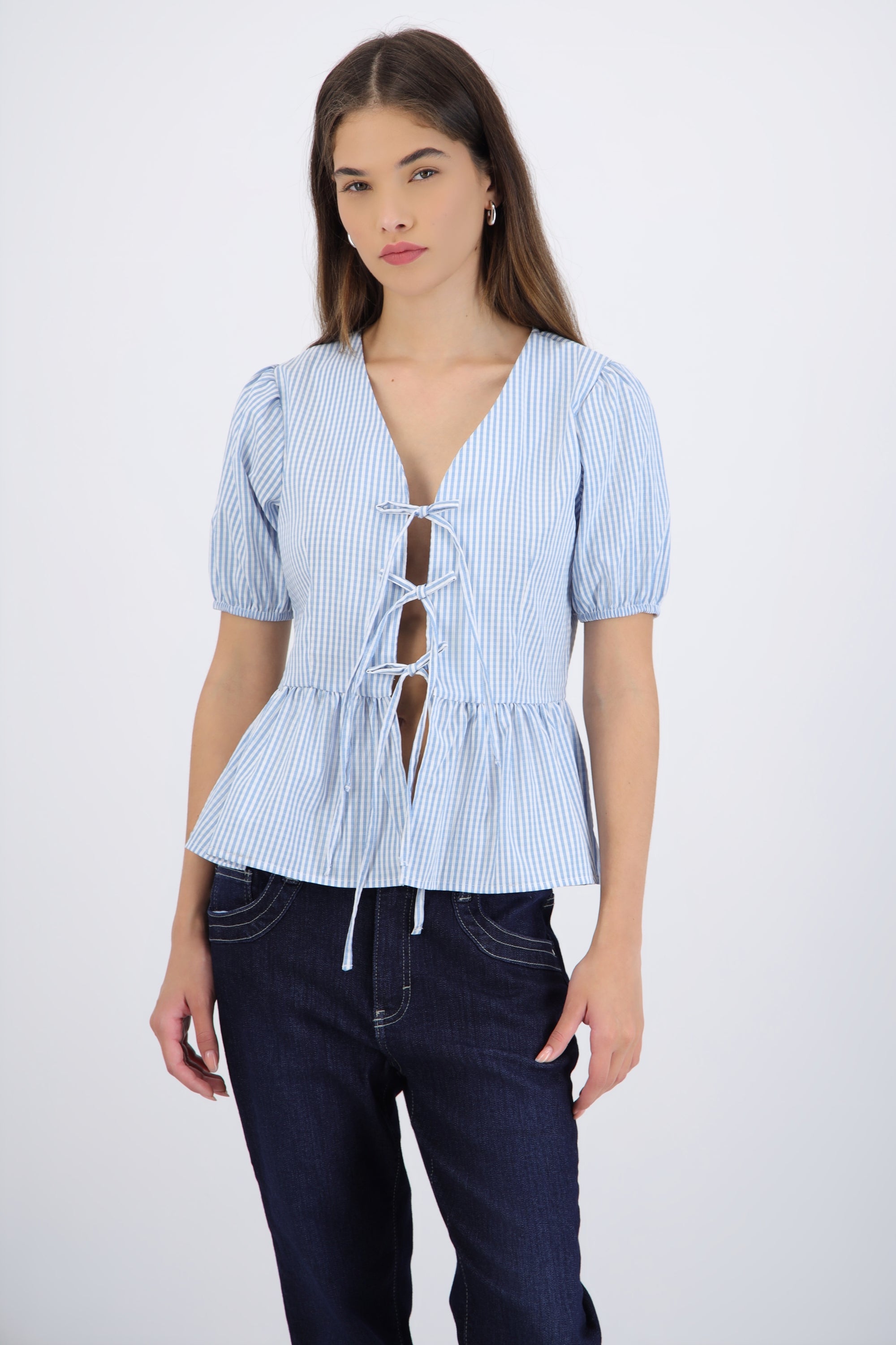 Blusa manga corta detalle moños