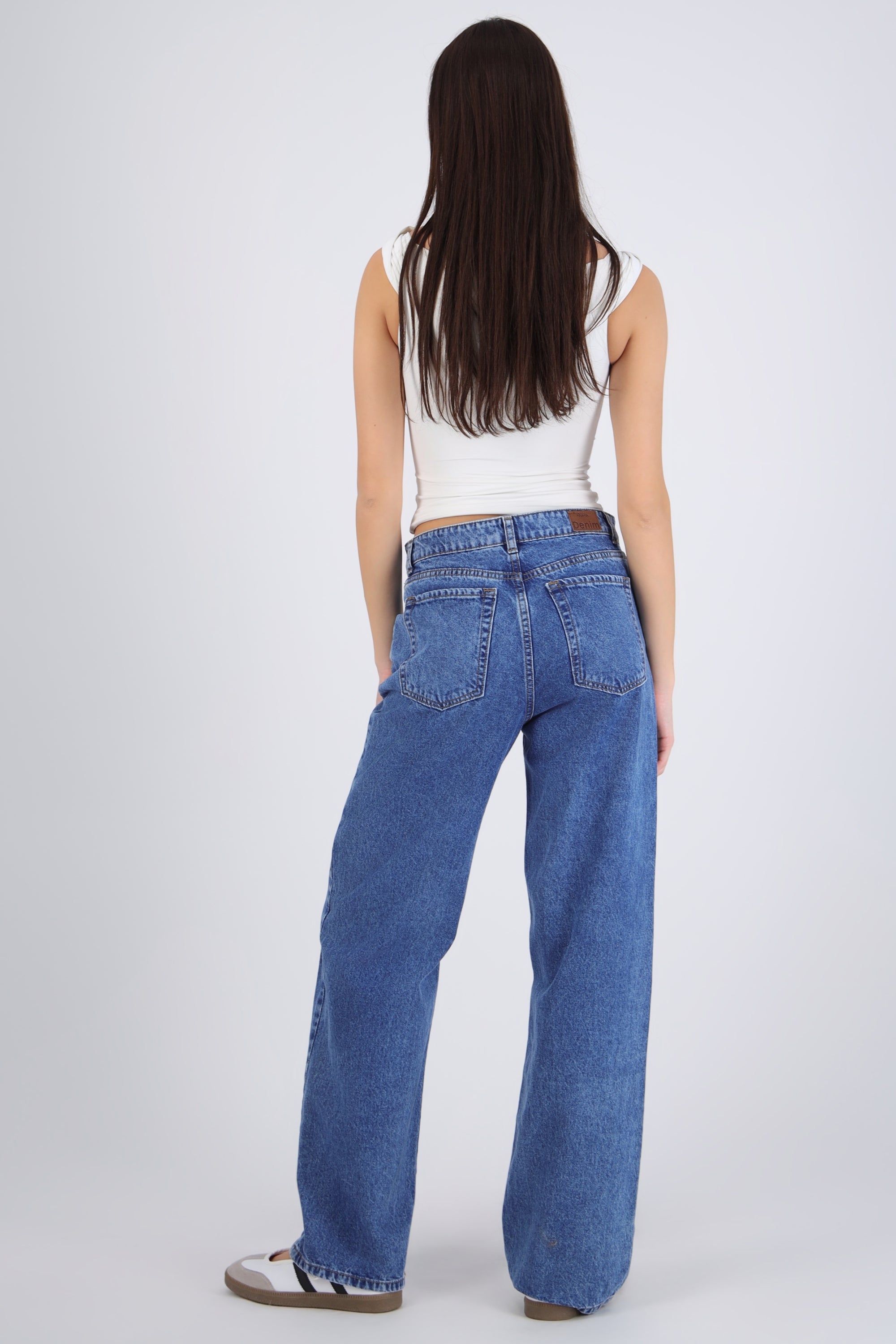 Jeans wide leg estrellas bordadas