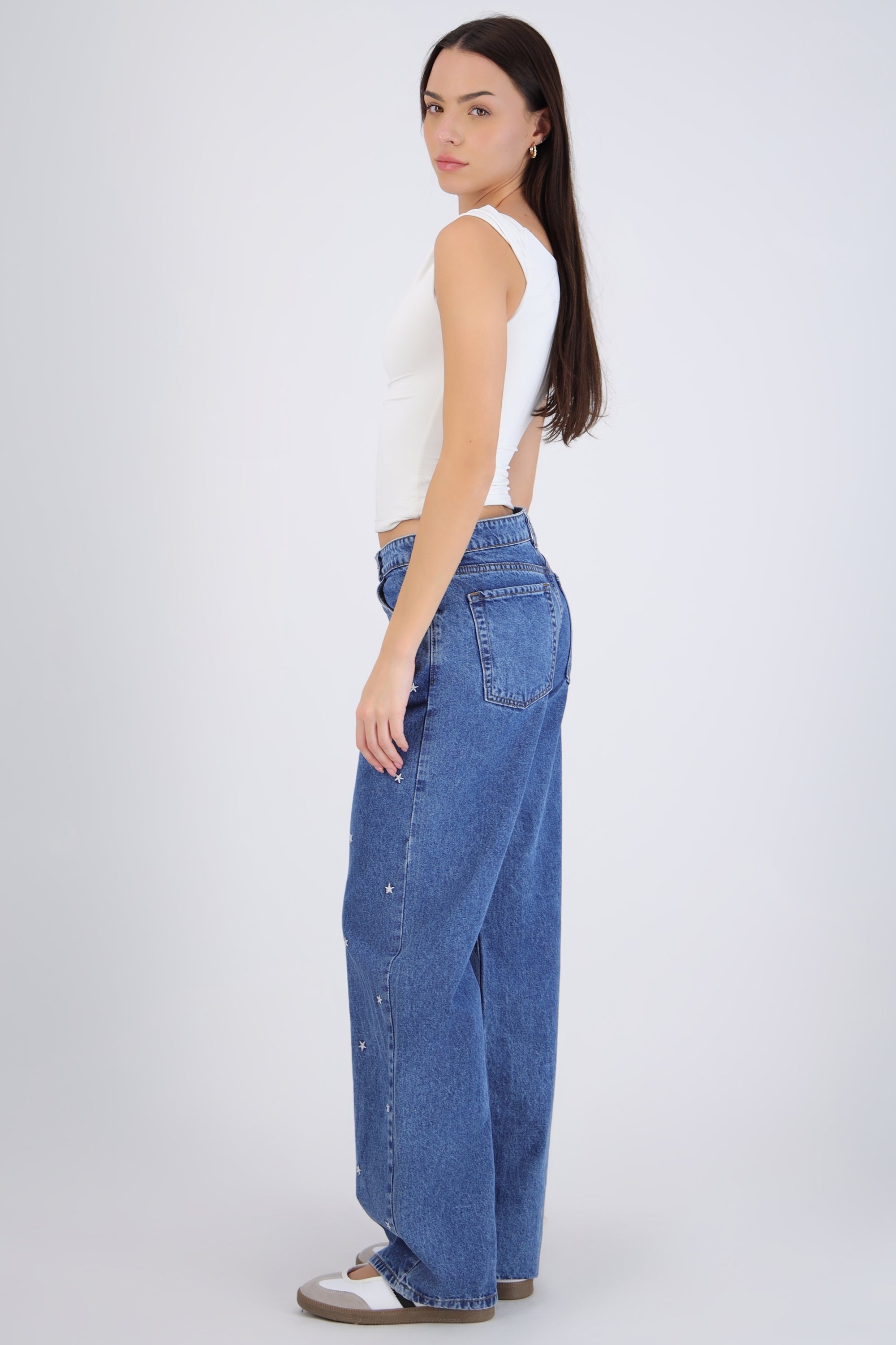 Jeans wide leg estrellas bordadas