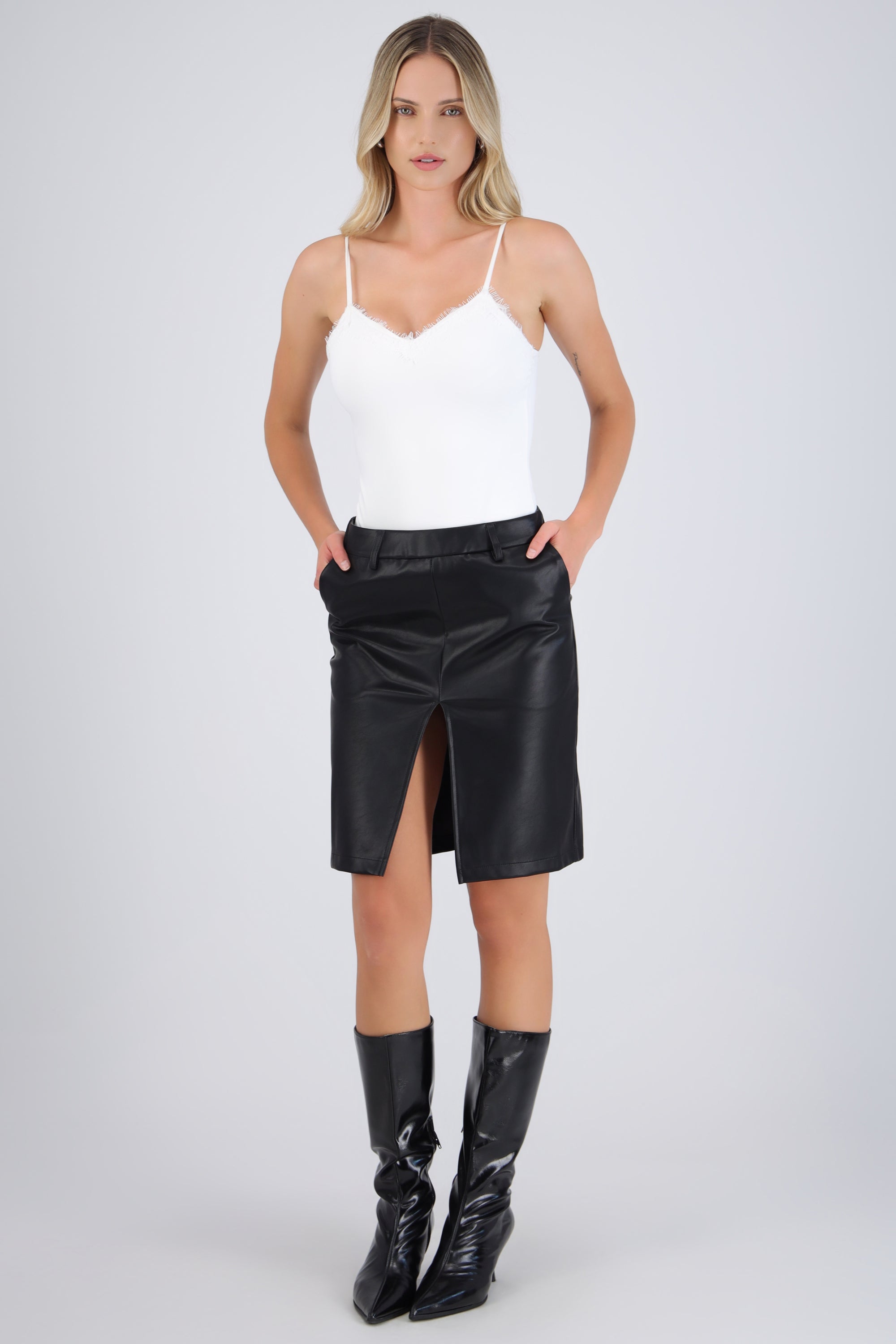 Falda midi efecto piel