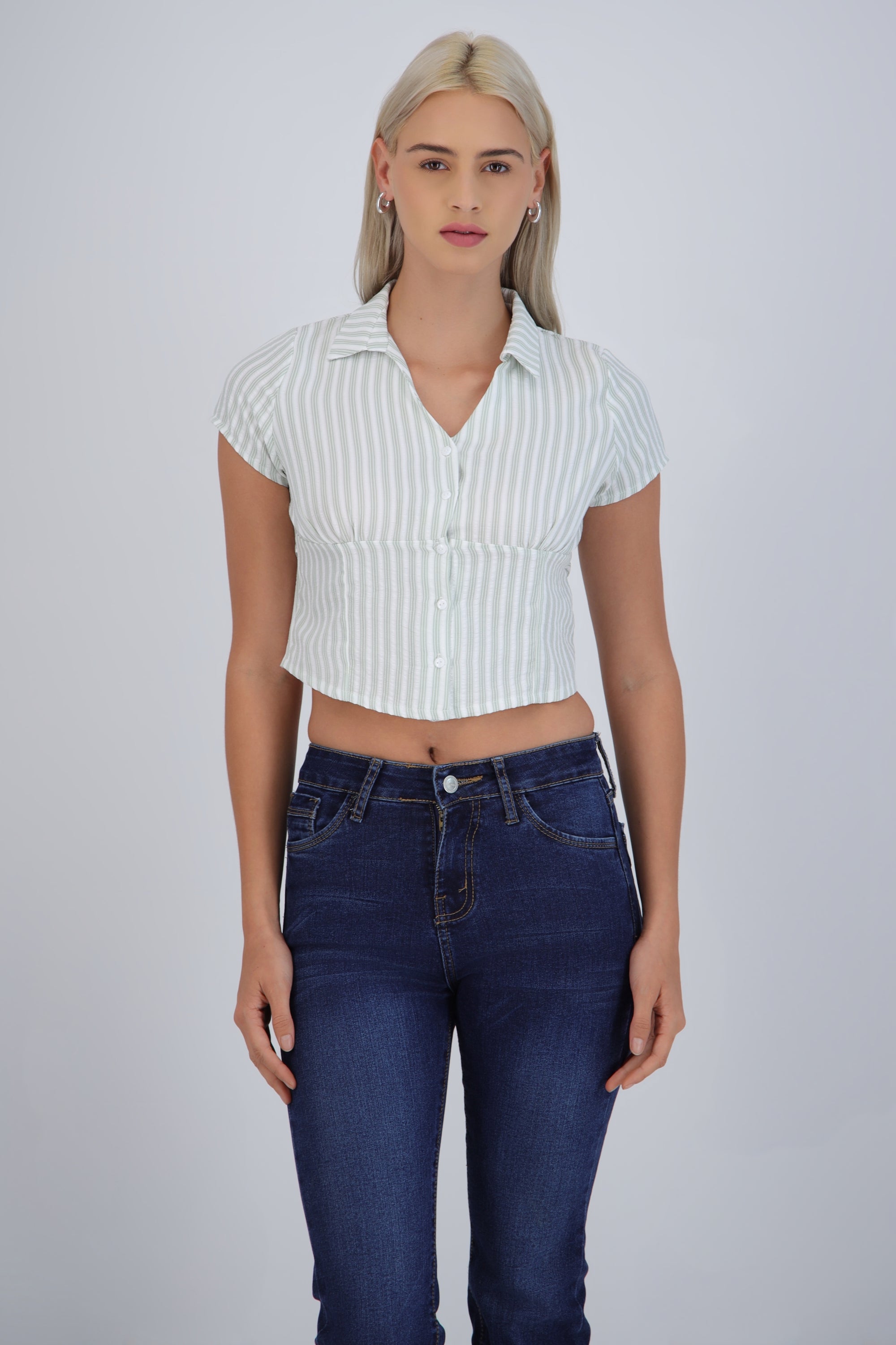 Camisa corta sin mangas detalle corte