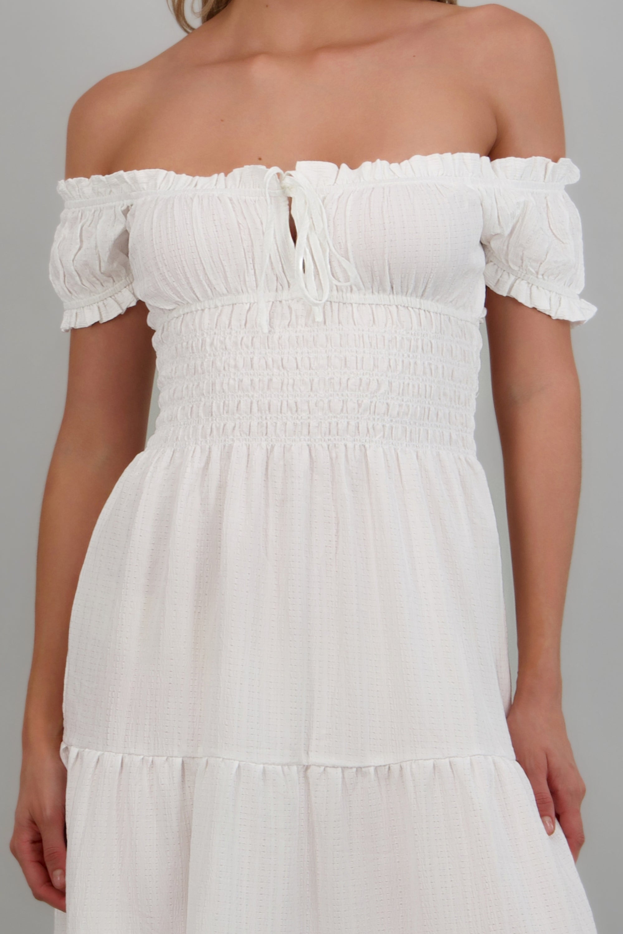 Vestido off shoulder det smock 