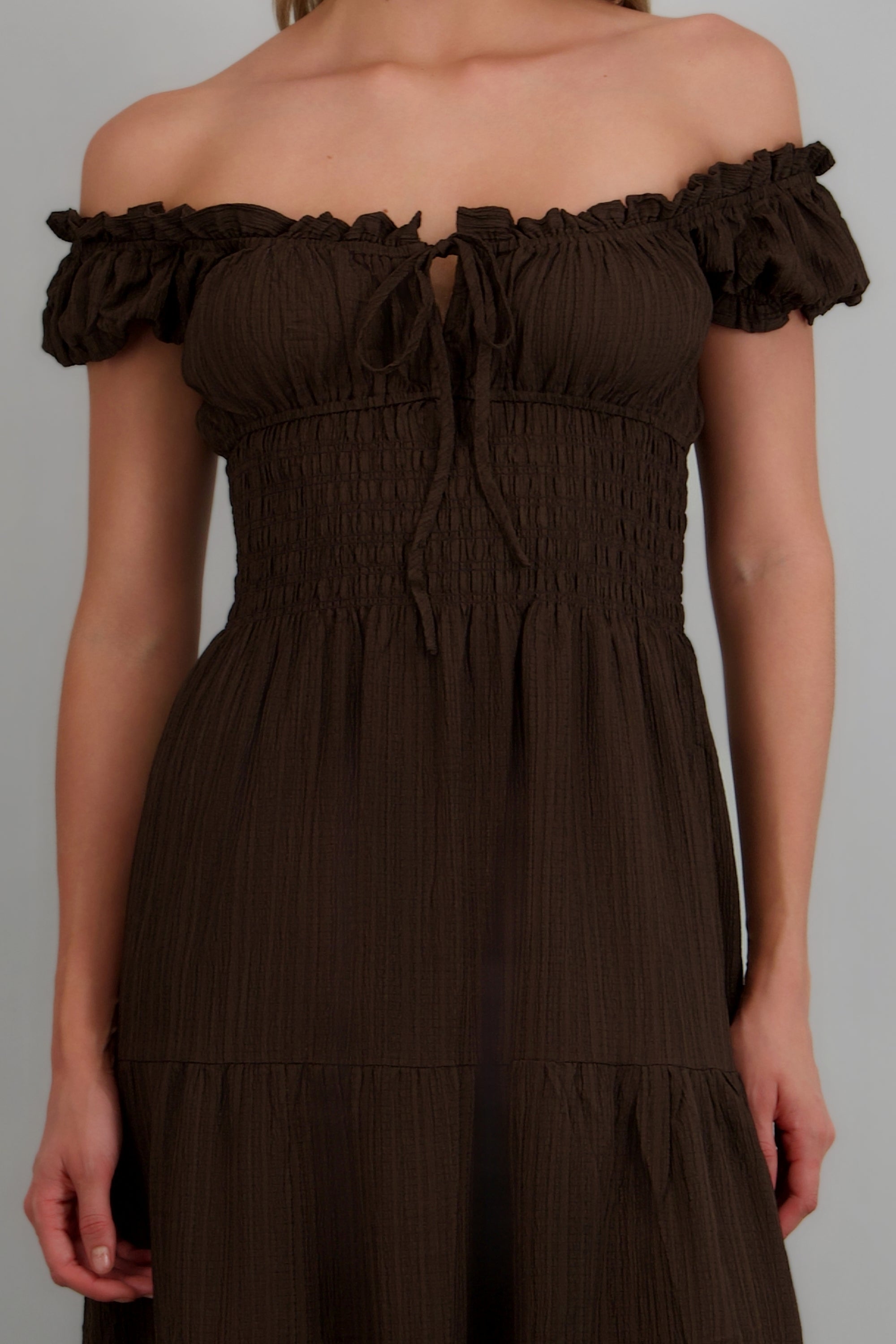 Vestido off shoulder det smock CHOCOLATE