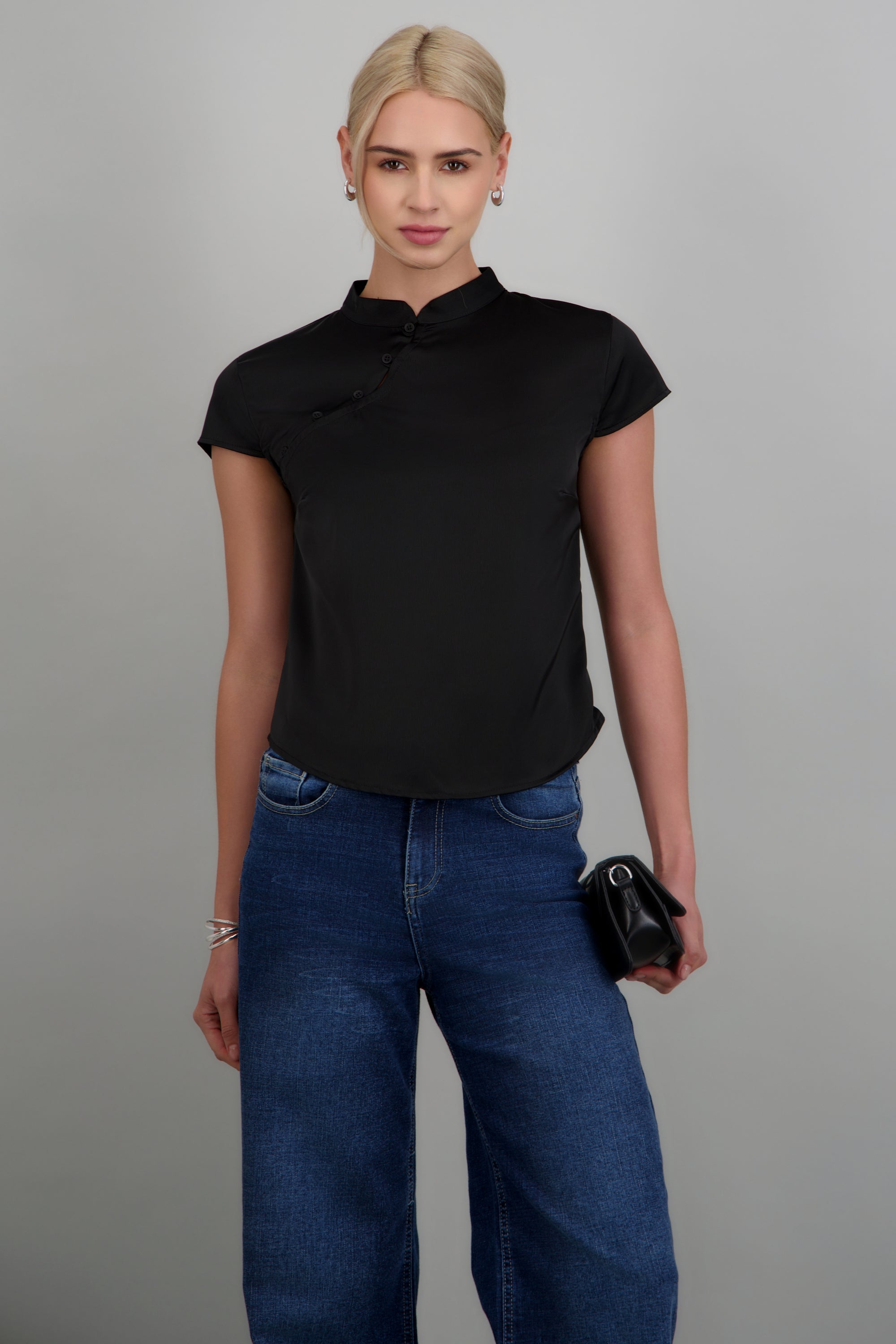 Top cuello mao botones NEGRO