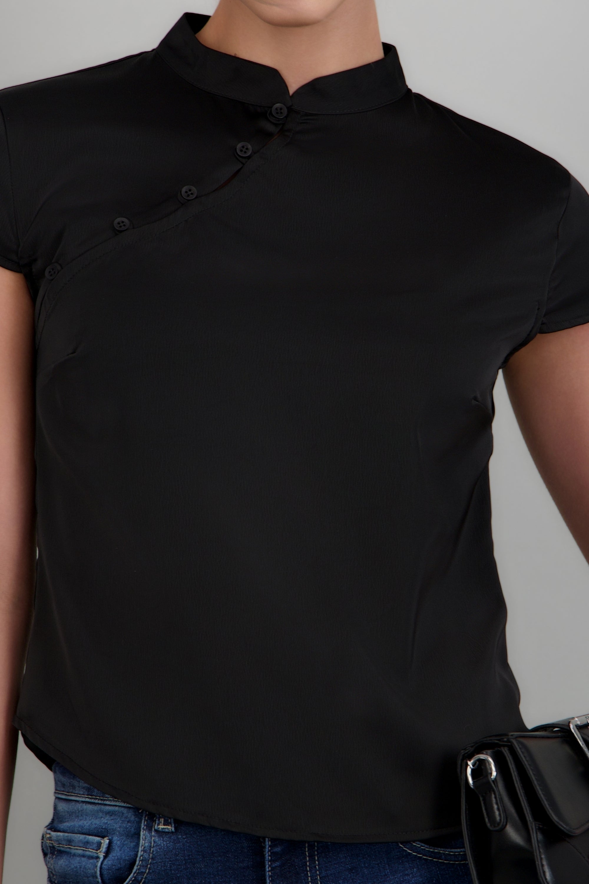 Top cuello mao botones NEGRO