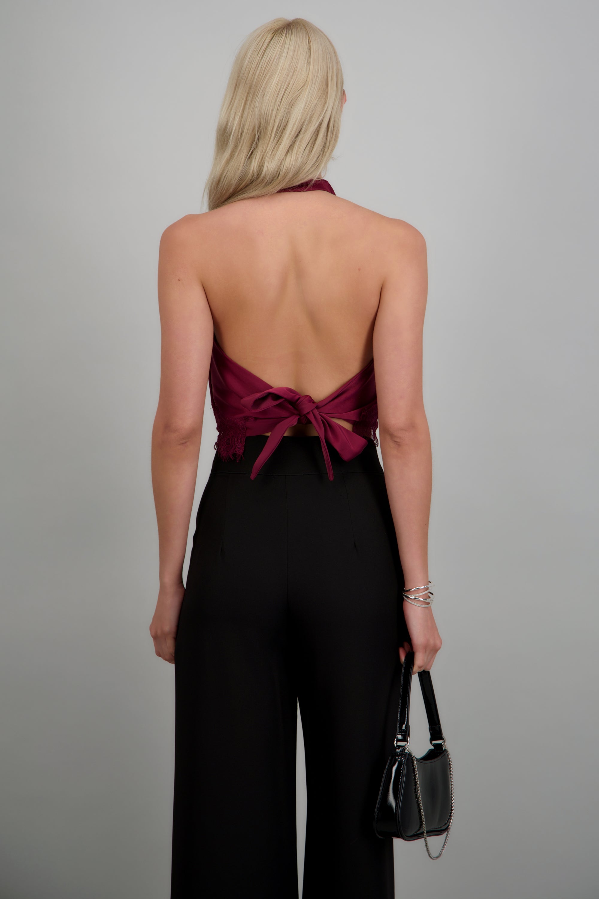 Top escote cascada halter con encaje VINO