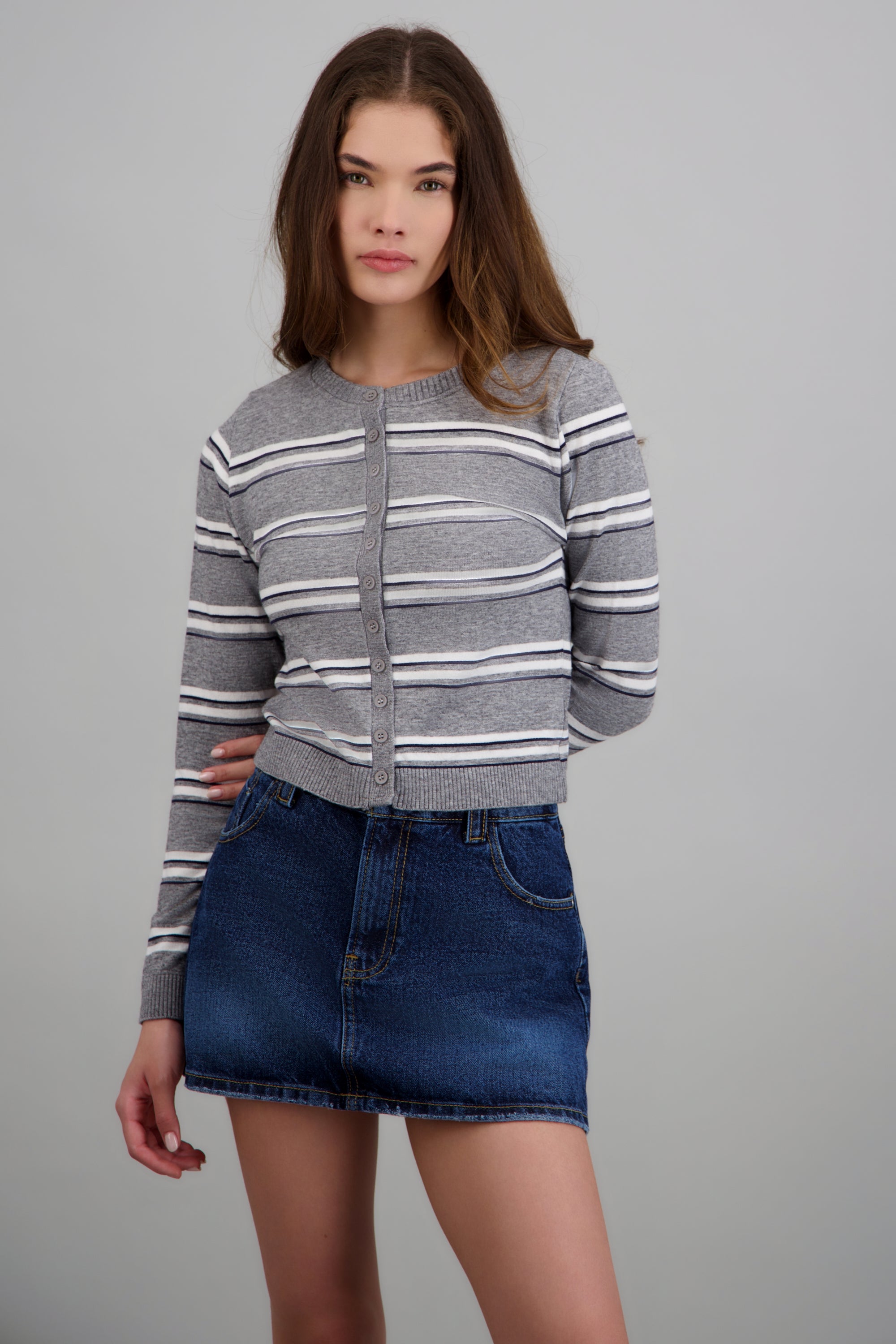 Cardigan cuello redondo líneas GRIS