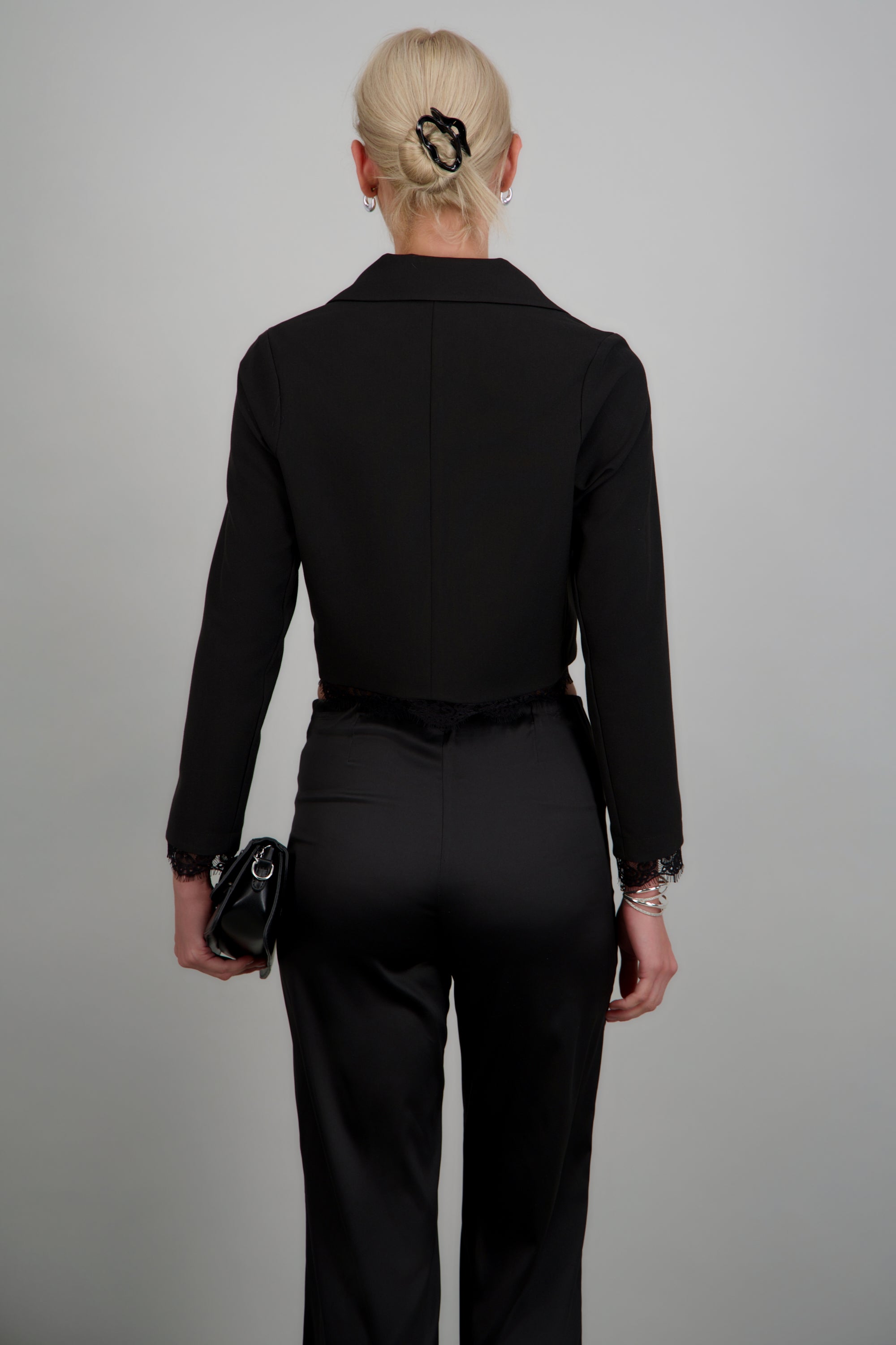 Blazer crop detalle encaje NEGRO