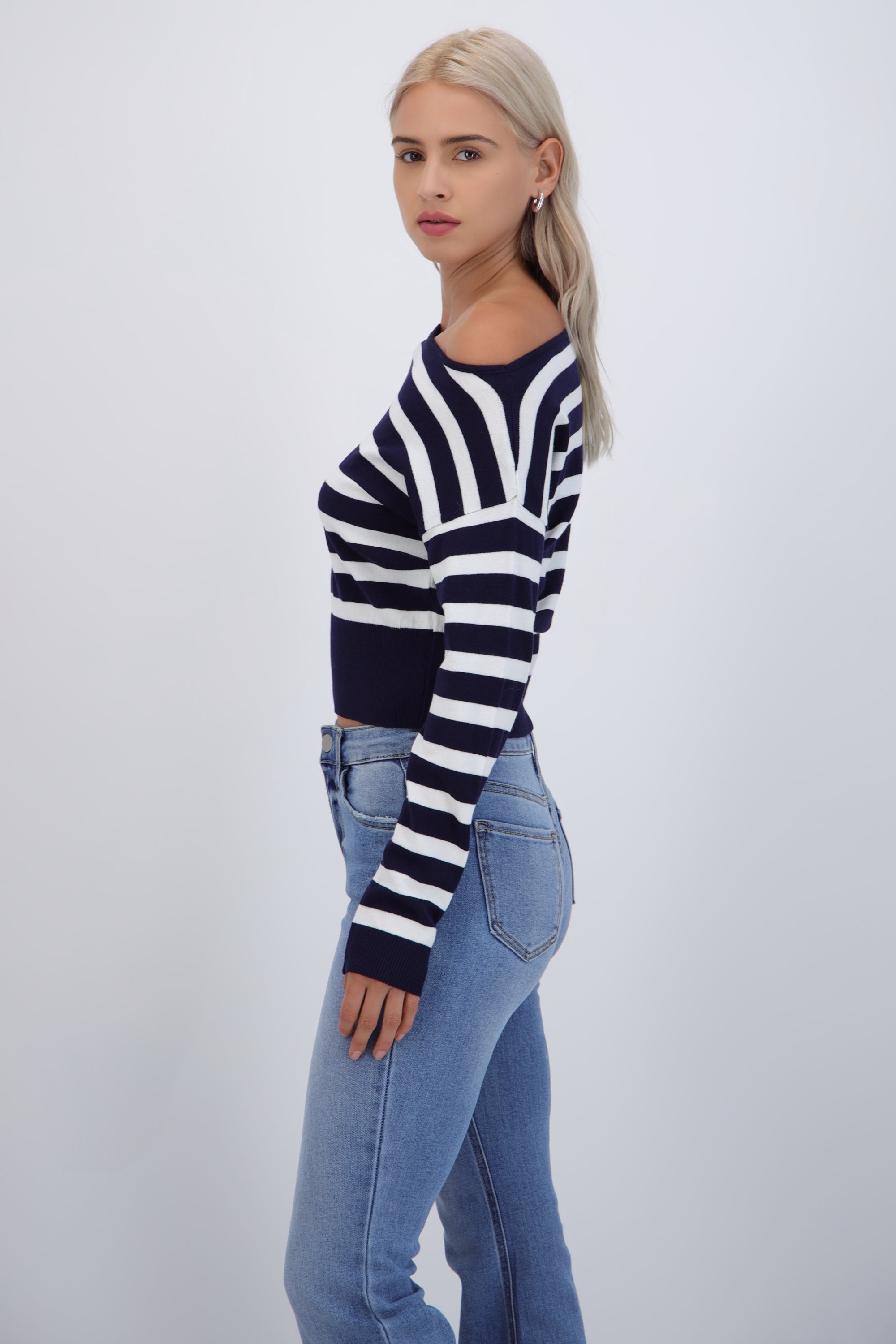Suéter ligero rayas off shoulder AZUL MARINO COMBO