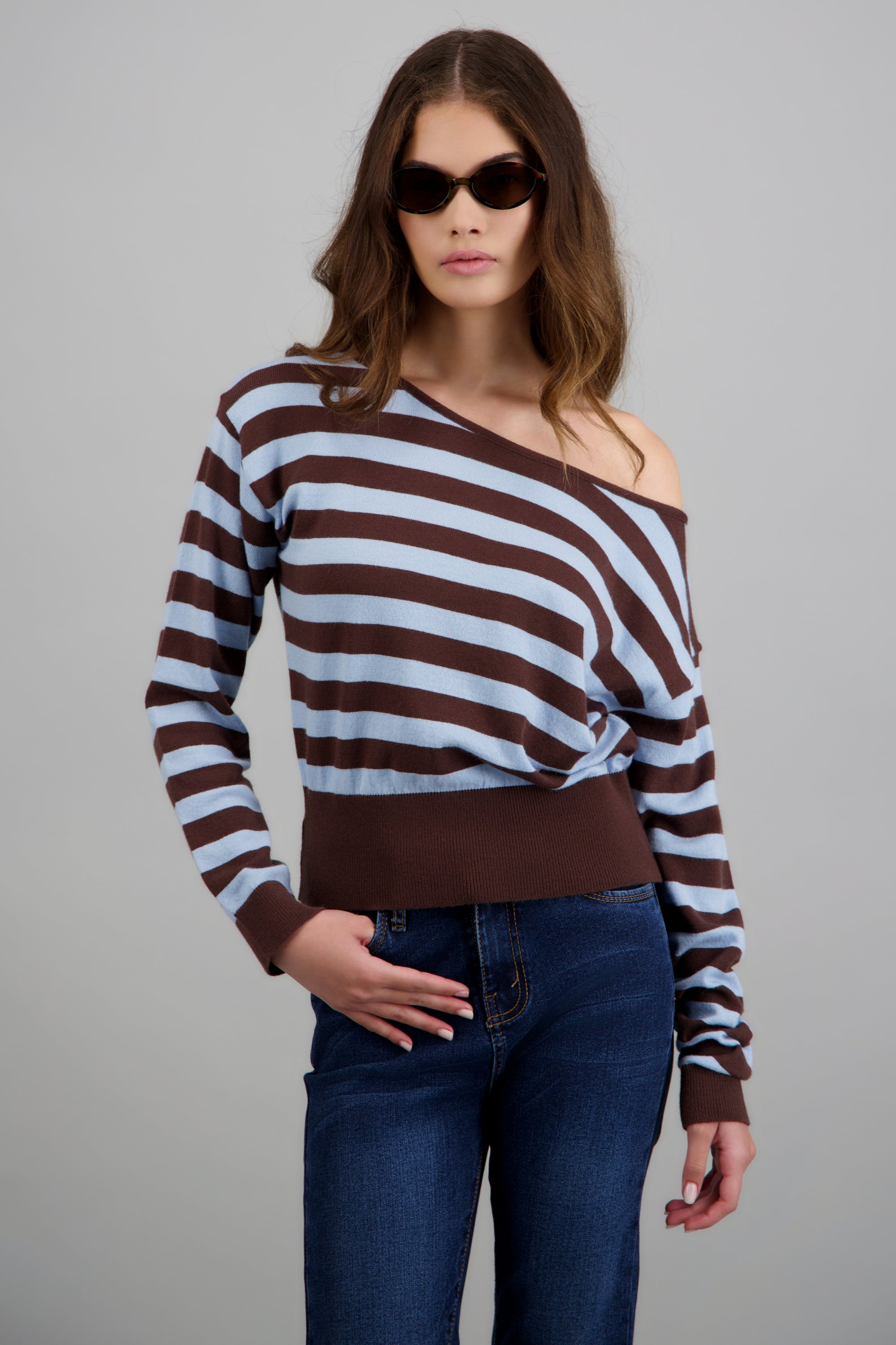 Suéter ligero rayas off shoulder AZUL COMBO