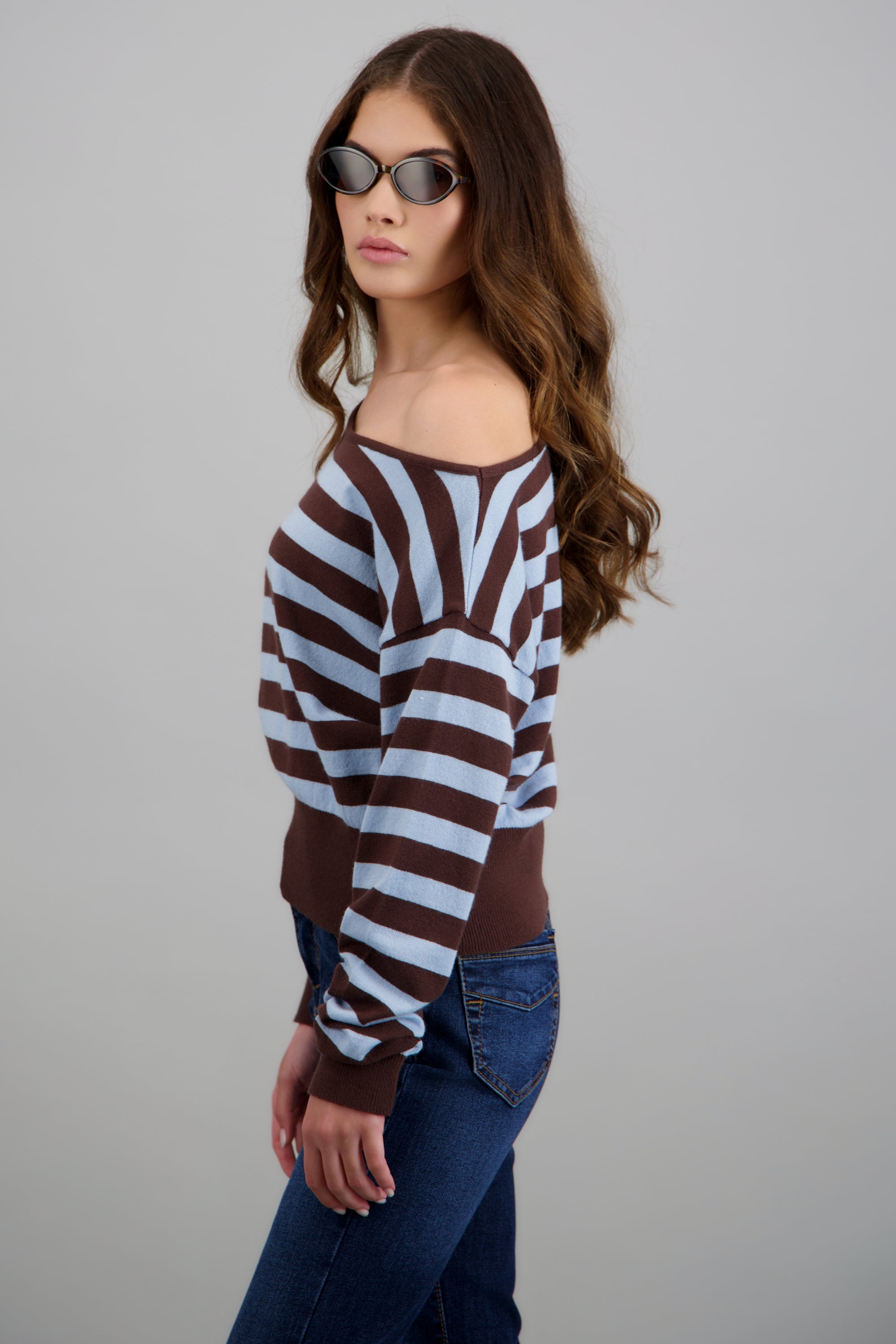 Suéter ligero rayas off shoulder AZUL COMBO