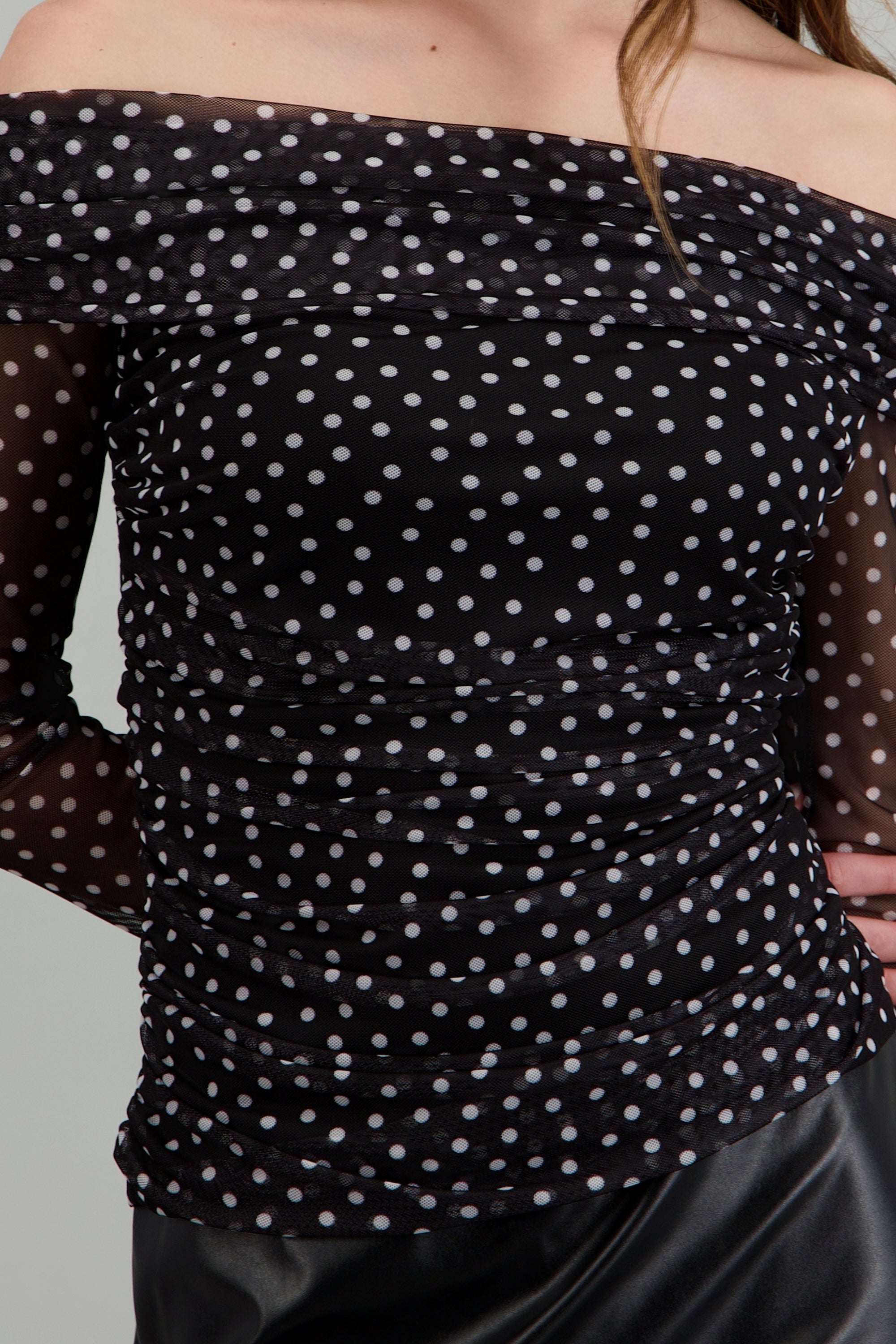 Top manga larga polkas off shoulder NEGRO COMBO