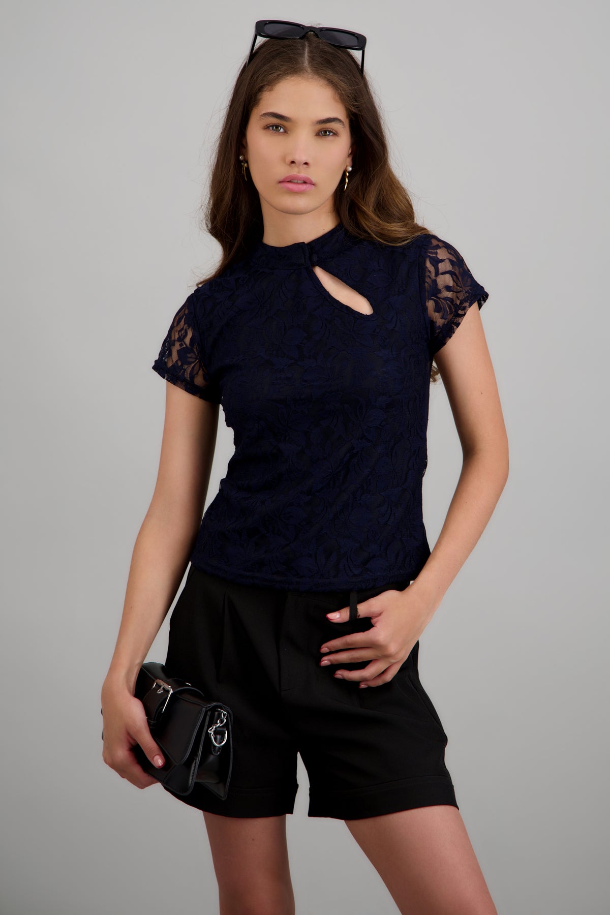 Top manga corta qipao detalle encaje MARINO