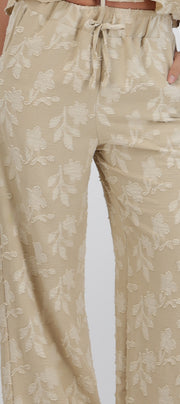 Pantalón recto detalle textura