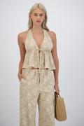 Top halter detalle abertura textura