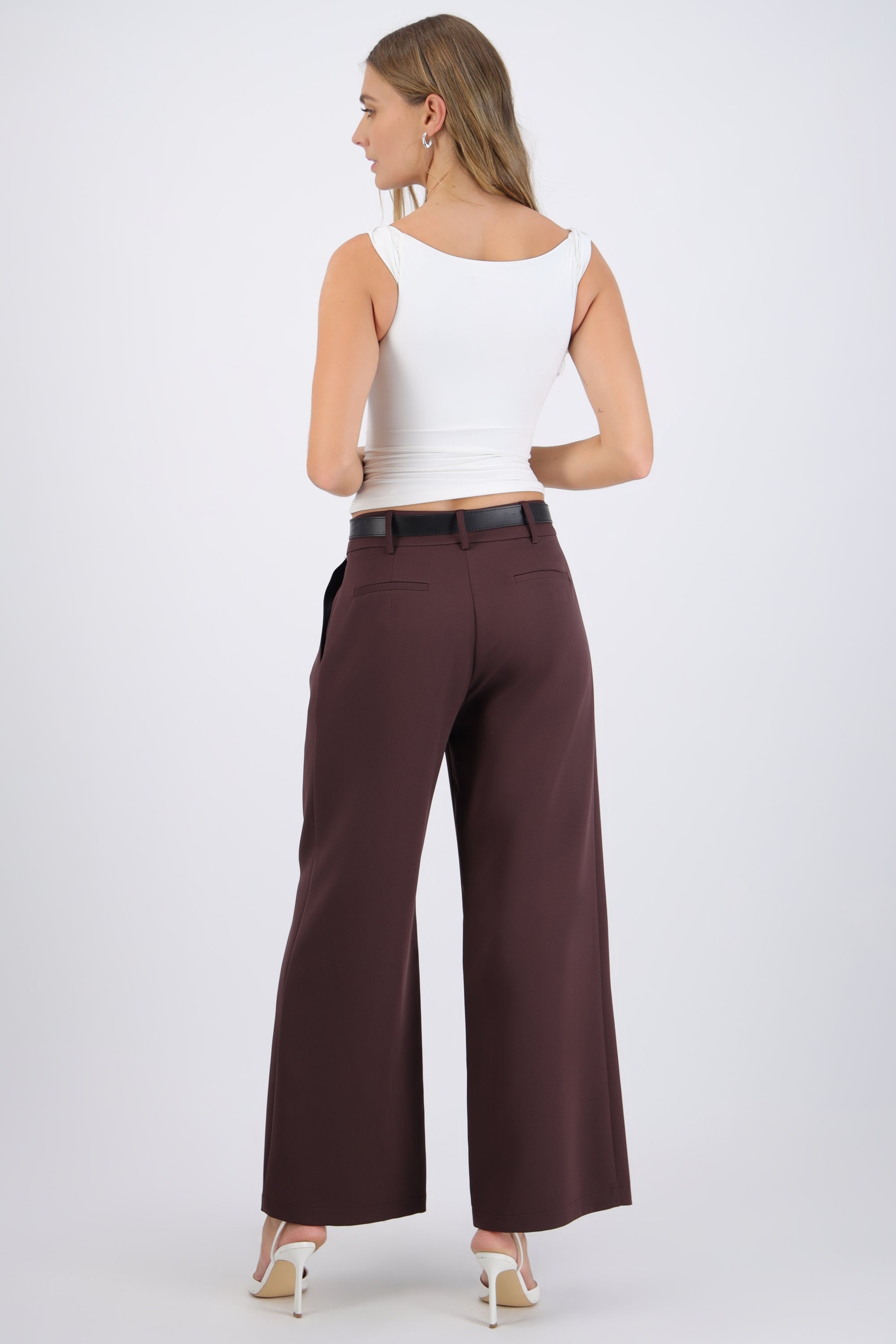 Pantalón sastreado detalle cinturón