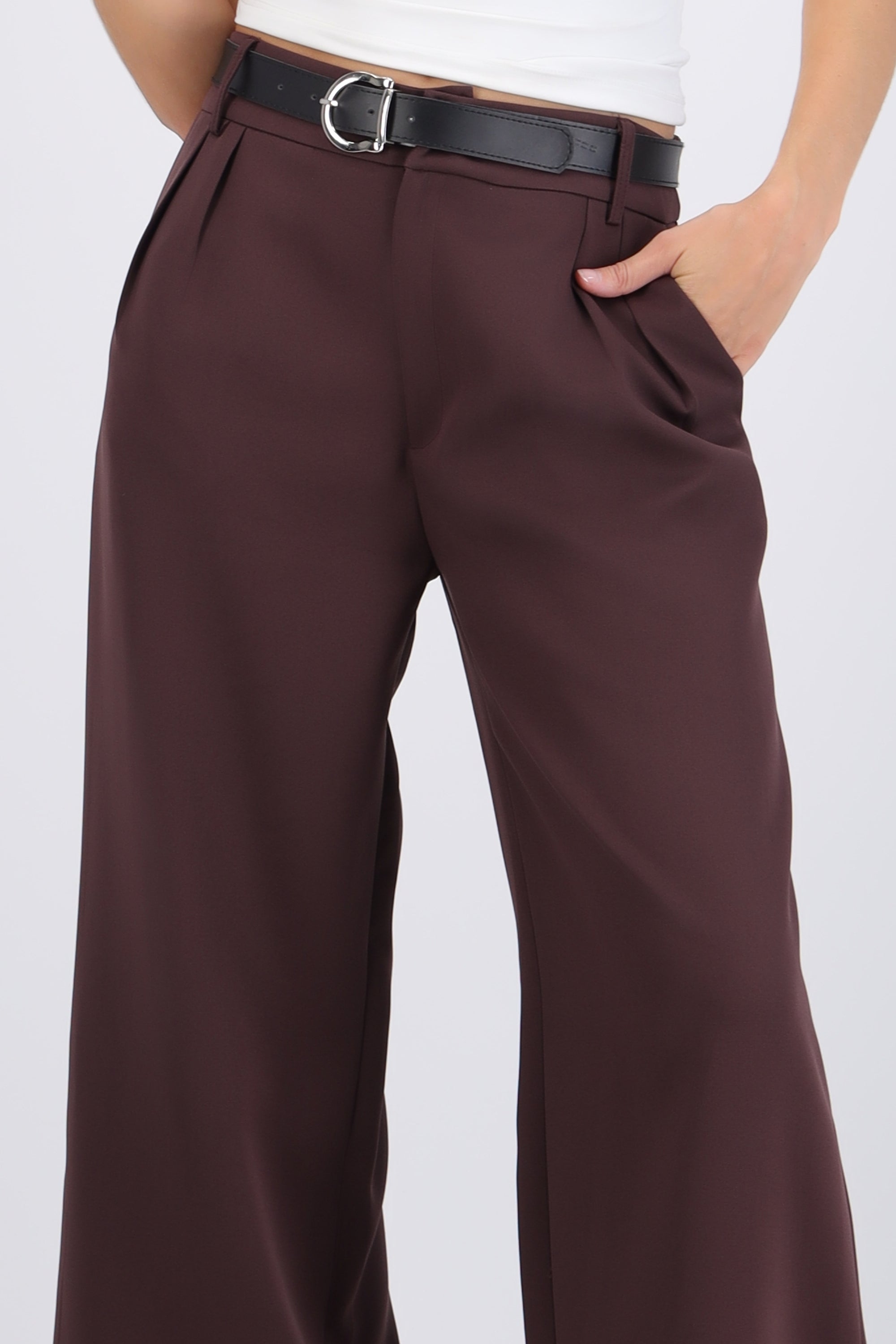 Pantalón sastreado detalle cinturón