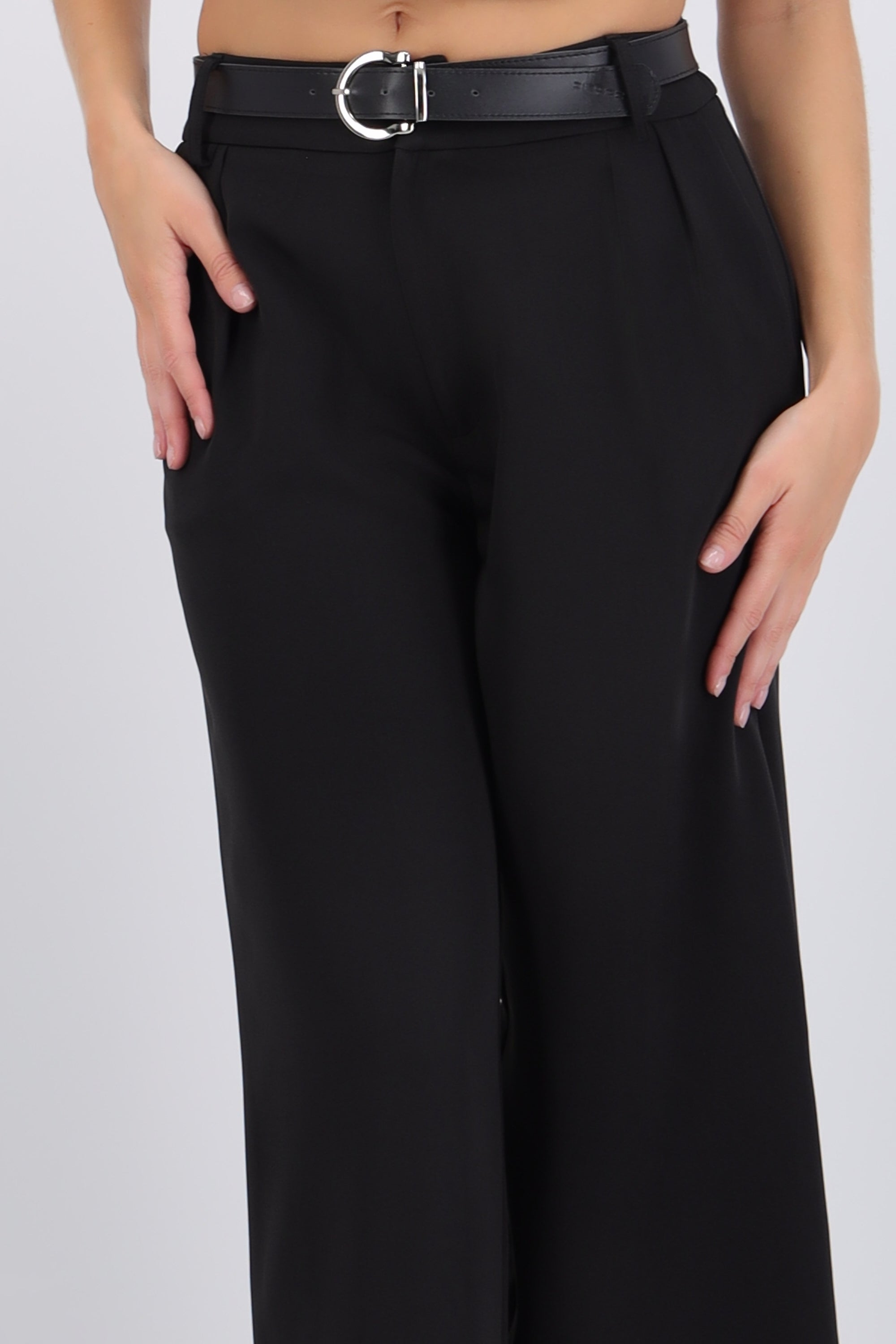 Pantalón sastreado detalle cinturón
