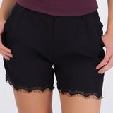 Short sastreado detalle encaje