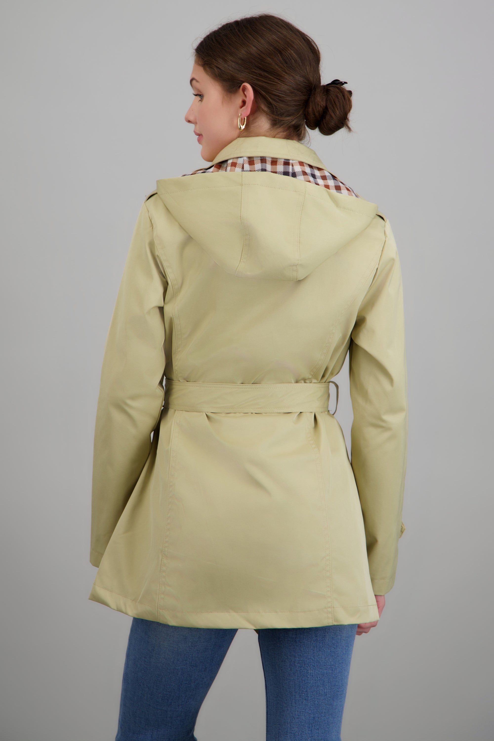 Trench con botones detalle cuadros BEIGE