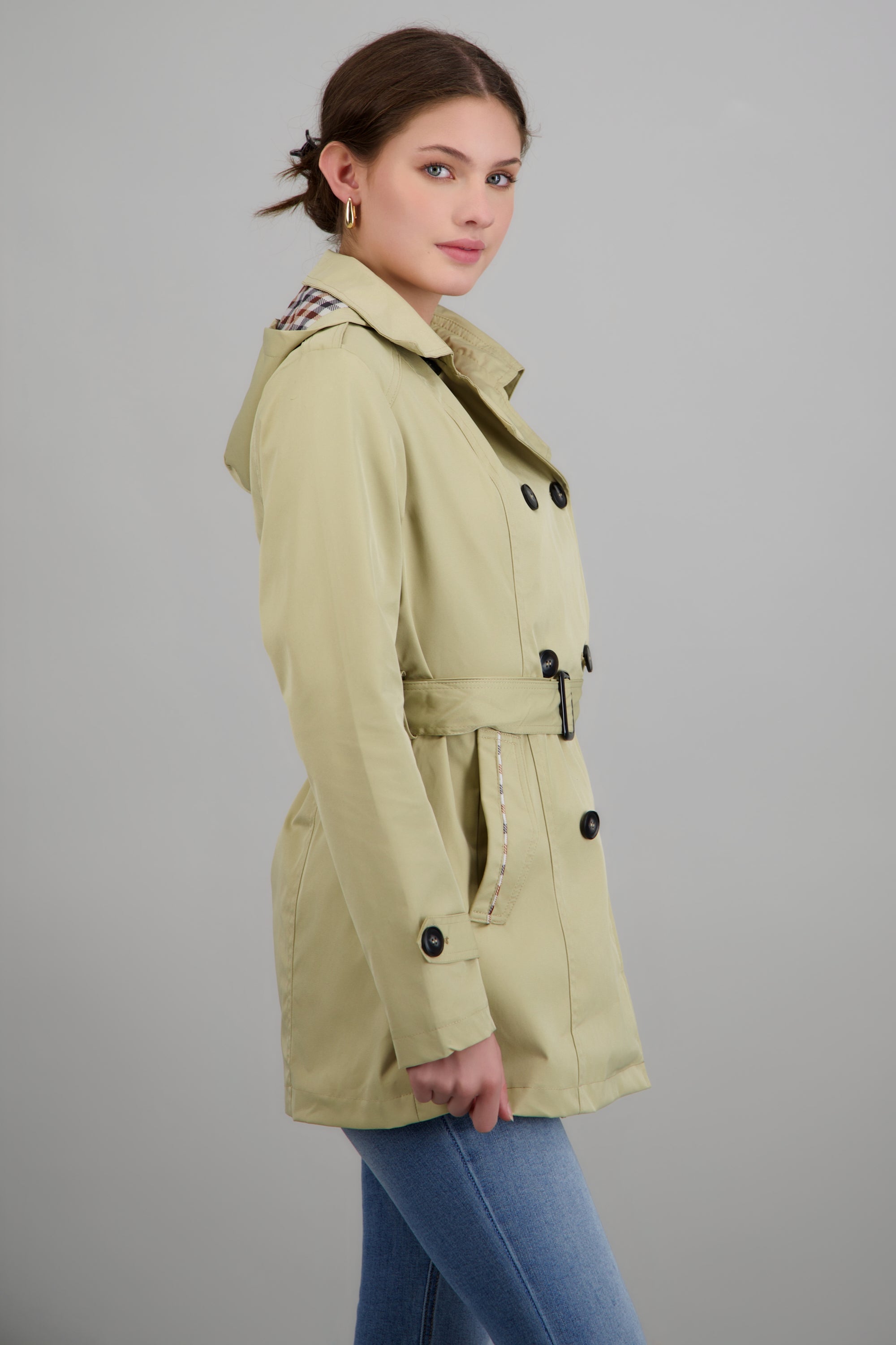 Trench con botones detalle cuadros BEIGE