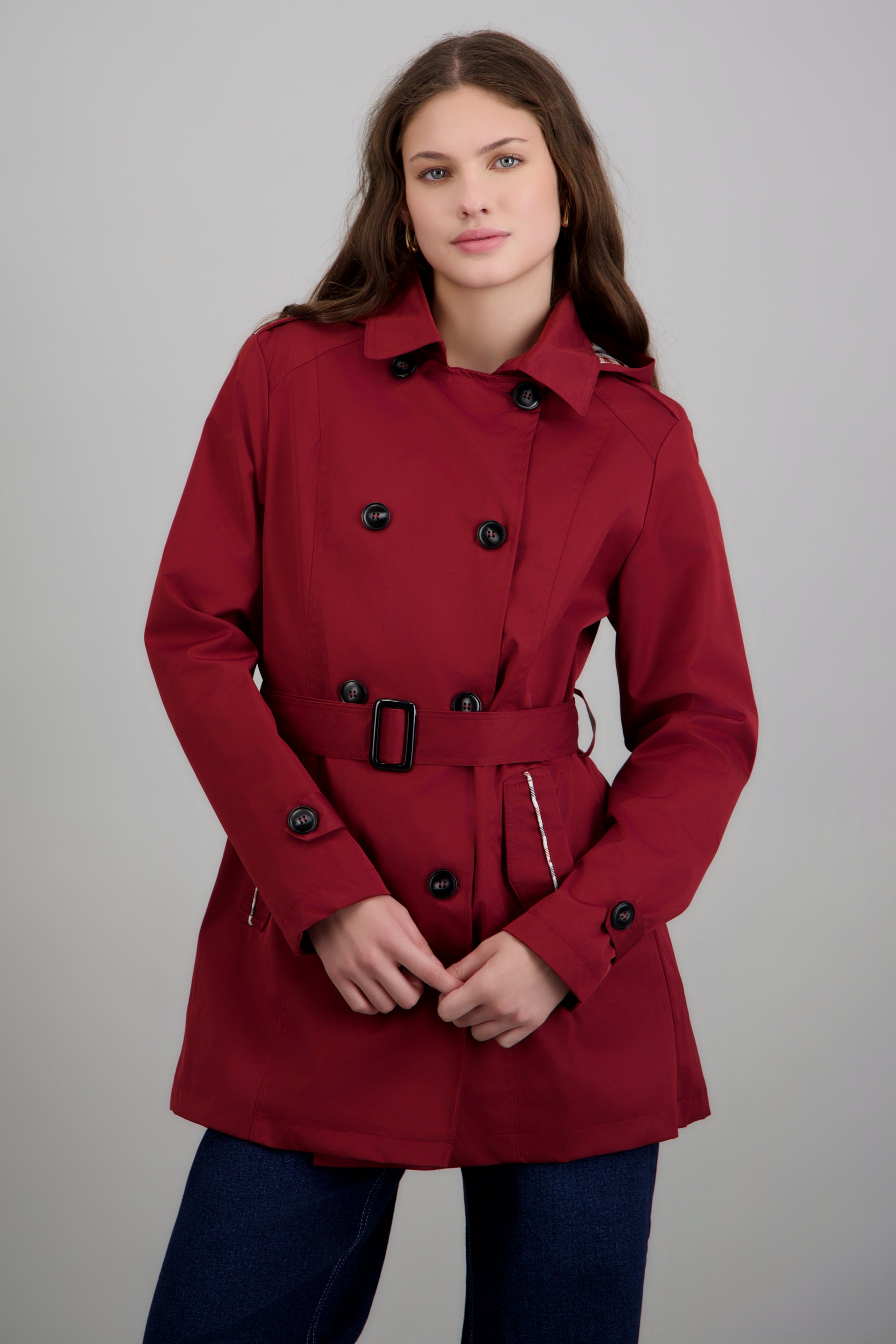 Trench con botones detalle cuadros VINO