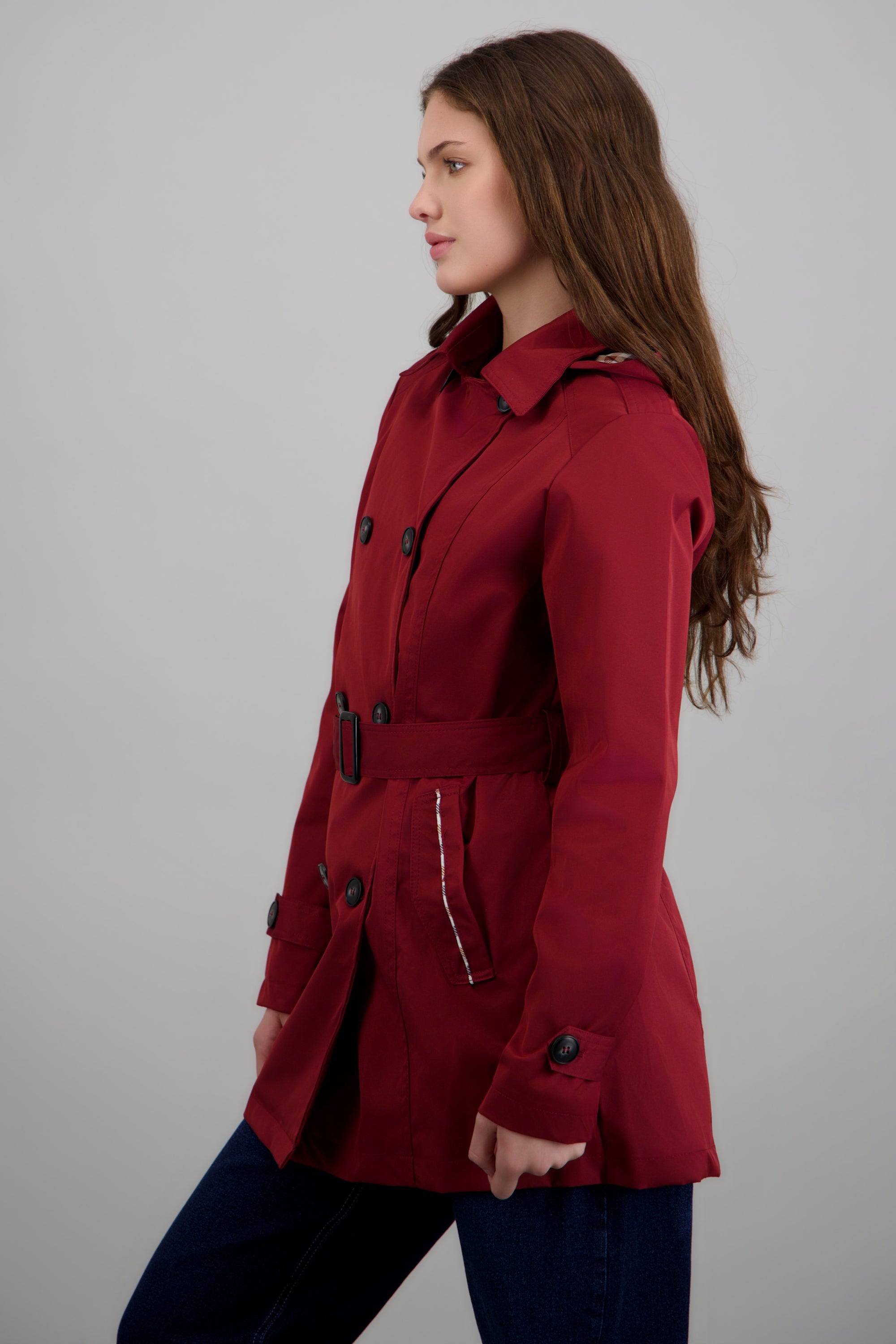 Trench con botones detalle cuadros VINO