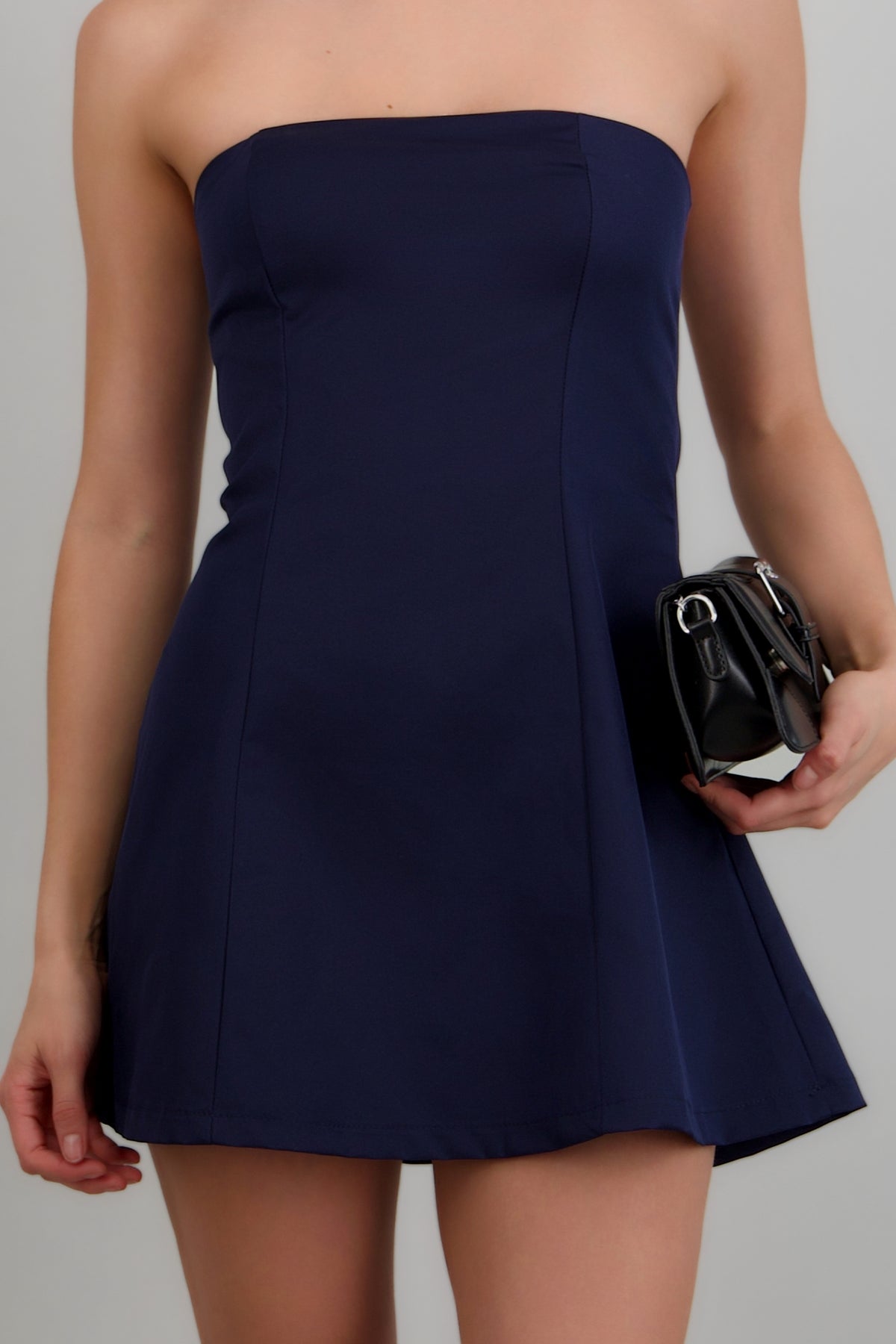 Vestido mini strapples detalle cortes MARINO