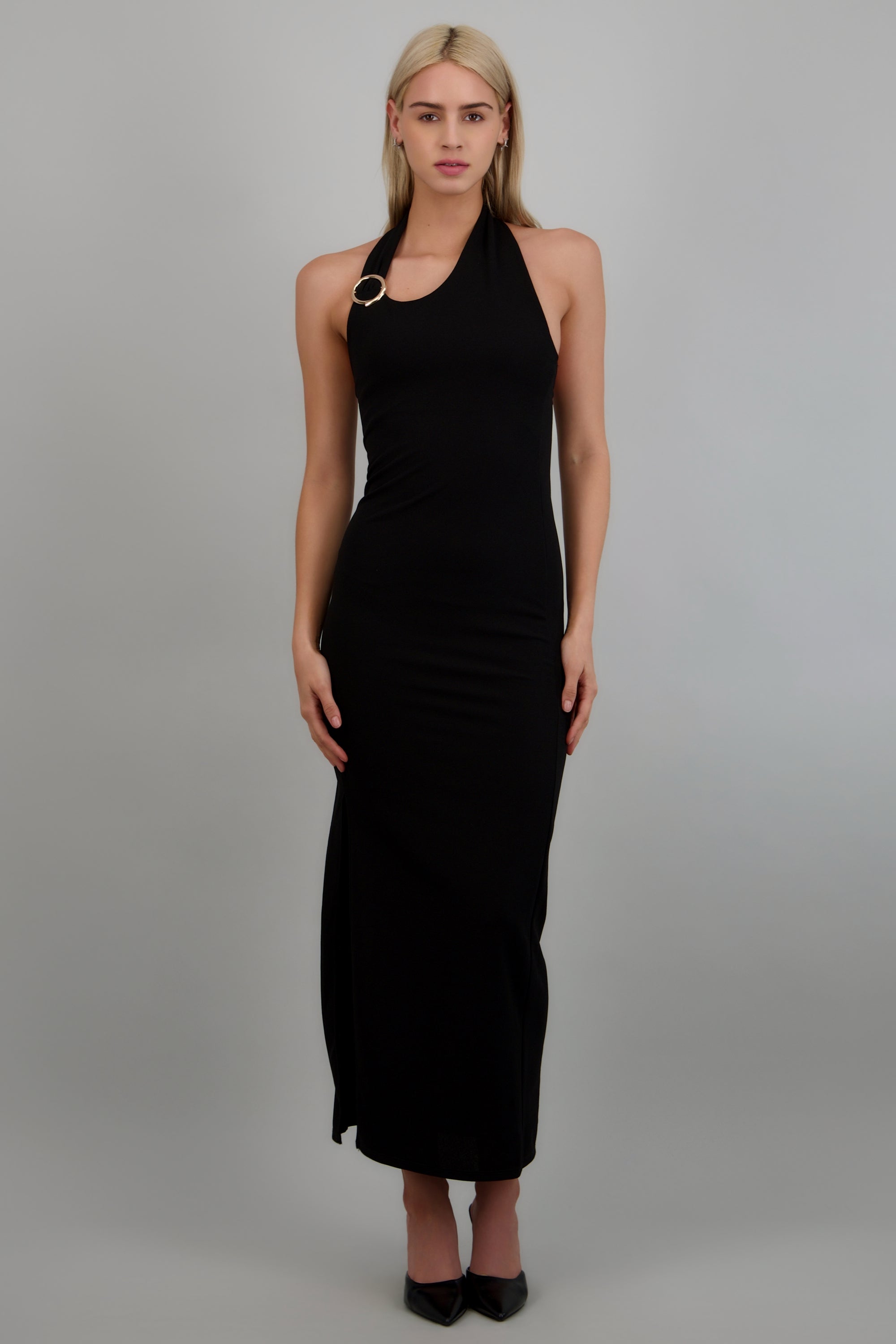 Vestido maxi escote asimetrico detalle broche NEGRO