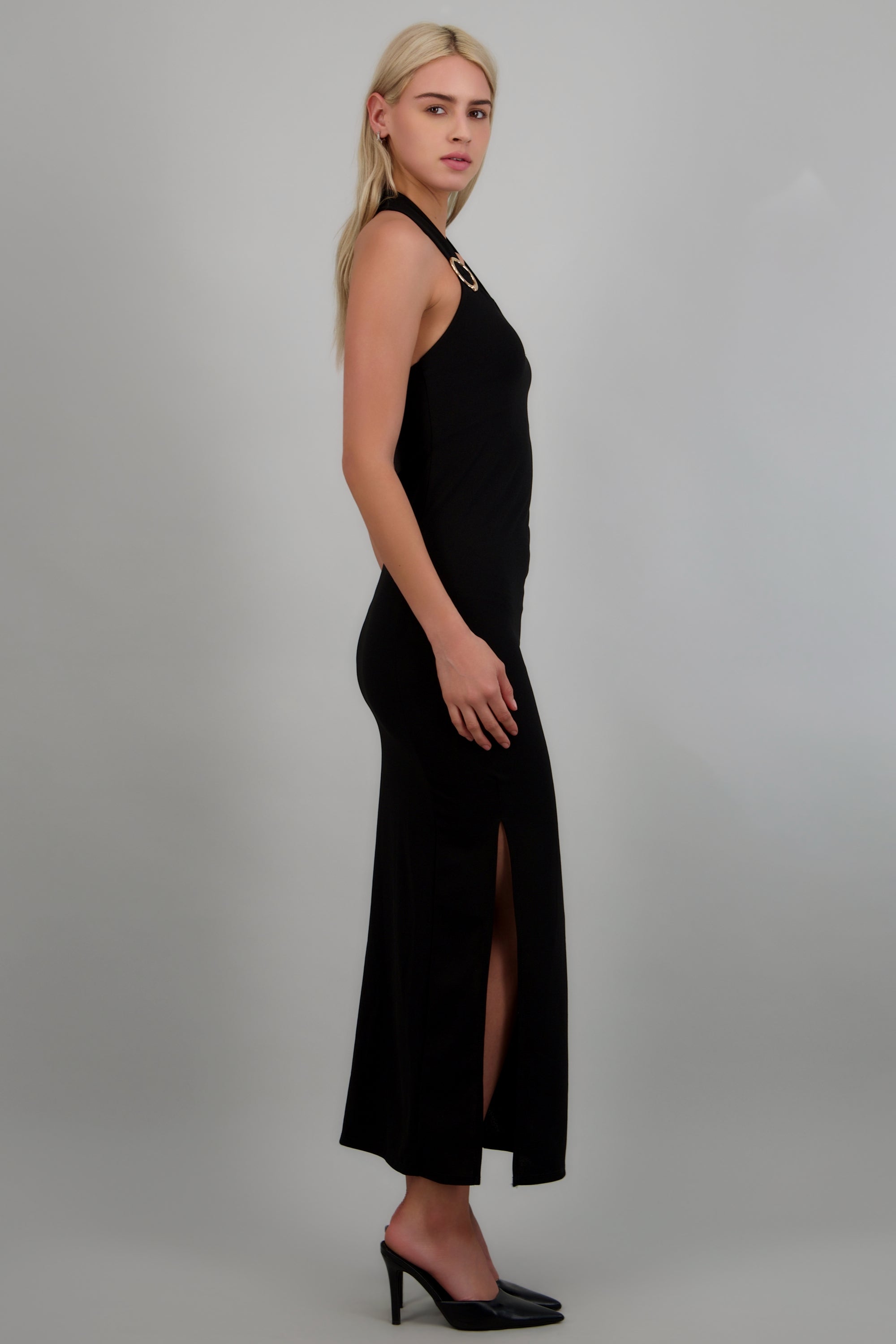 Vestido maxi escote asimetrico detalle broche NEGRO