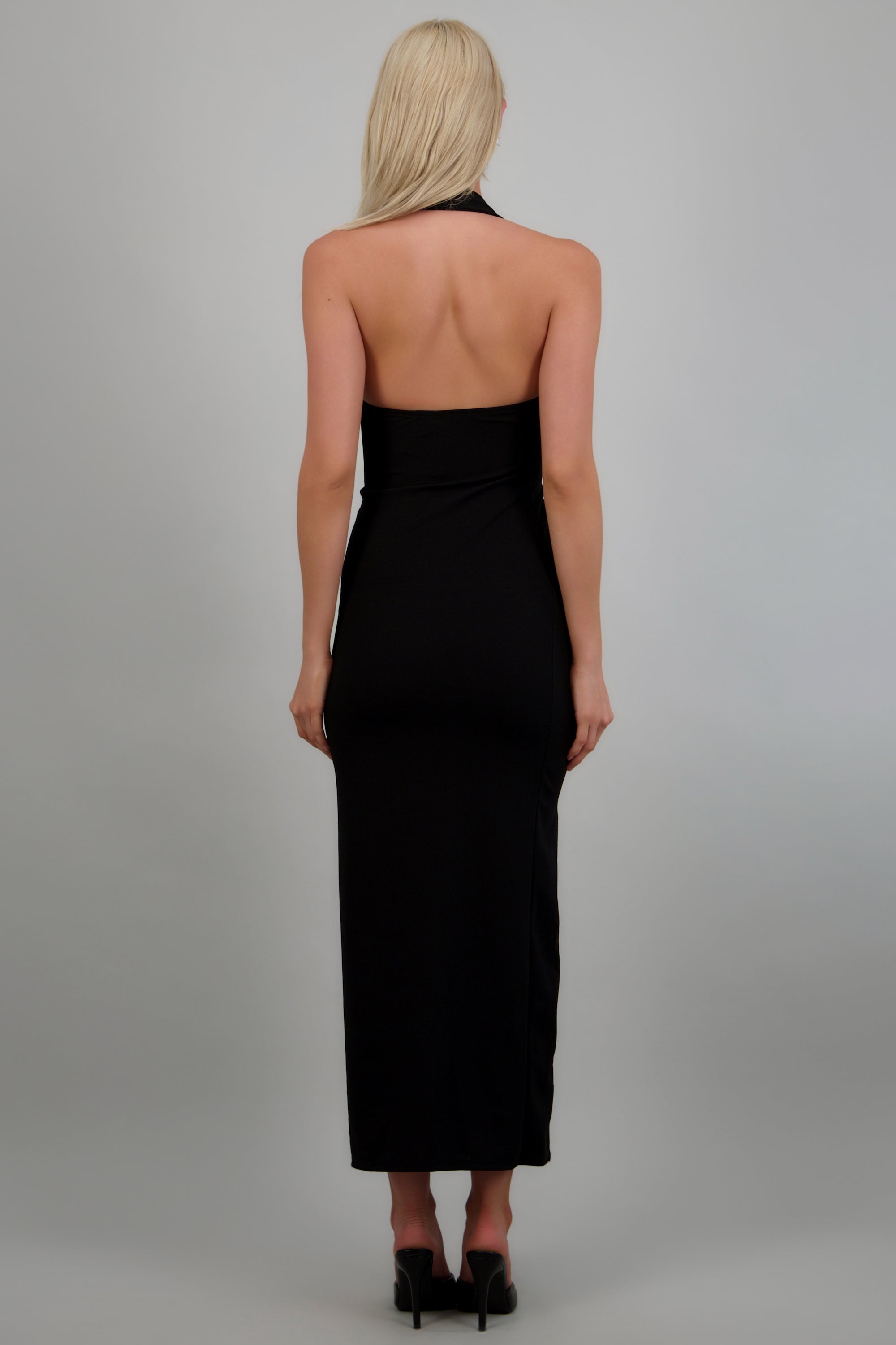 Vestido maxi escote asimetrico detalle broche NEGRO