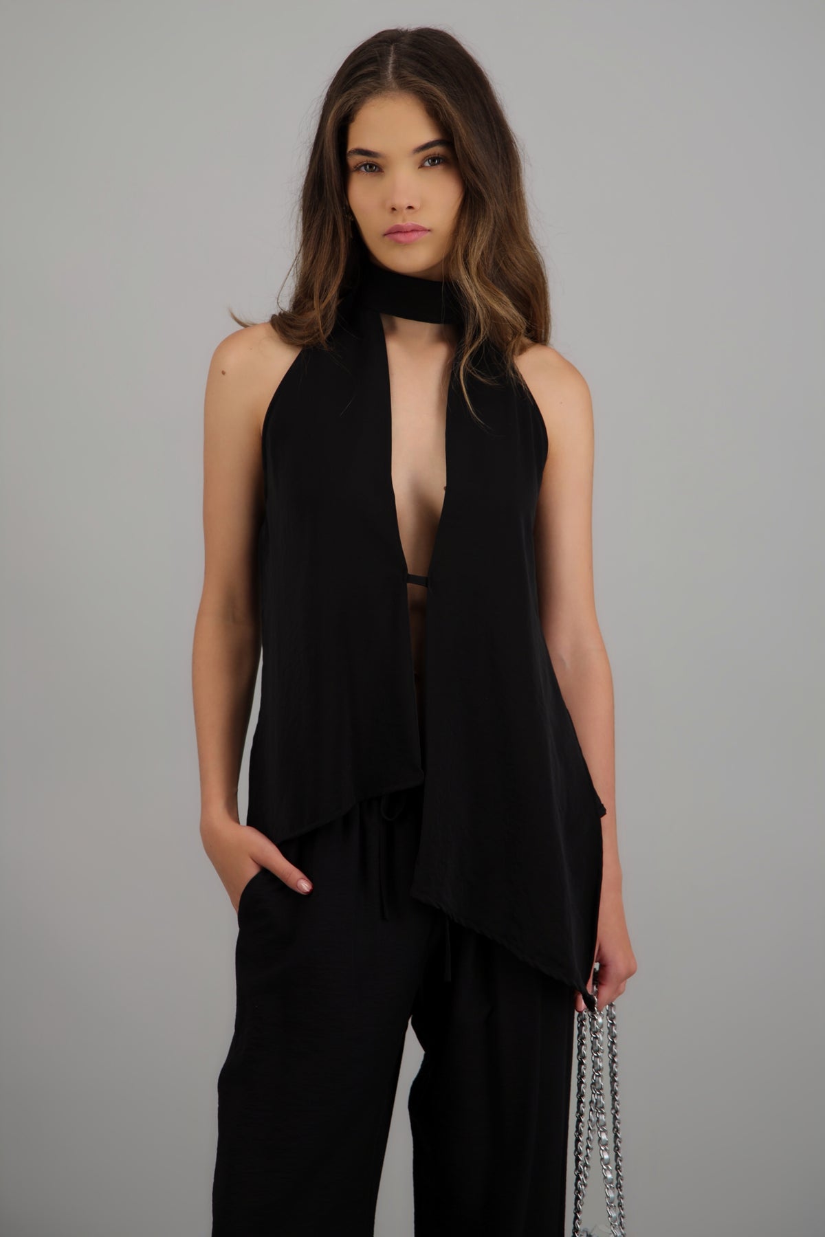 Blusa halter escote cascada espalda NEGRO