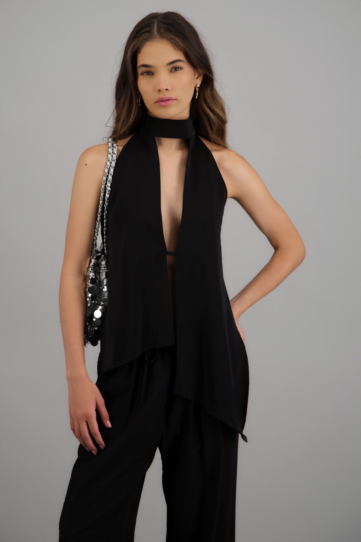 Blusa halter escote cascada espalda NEGRO