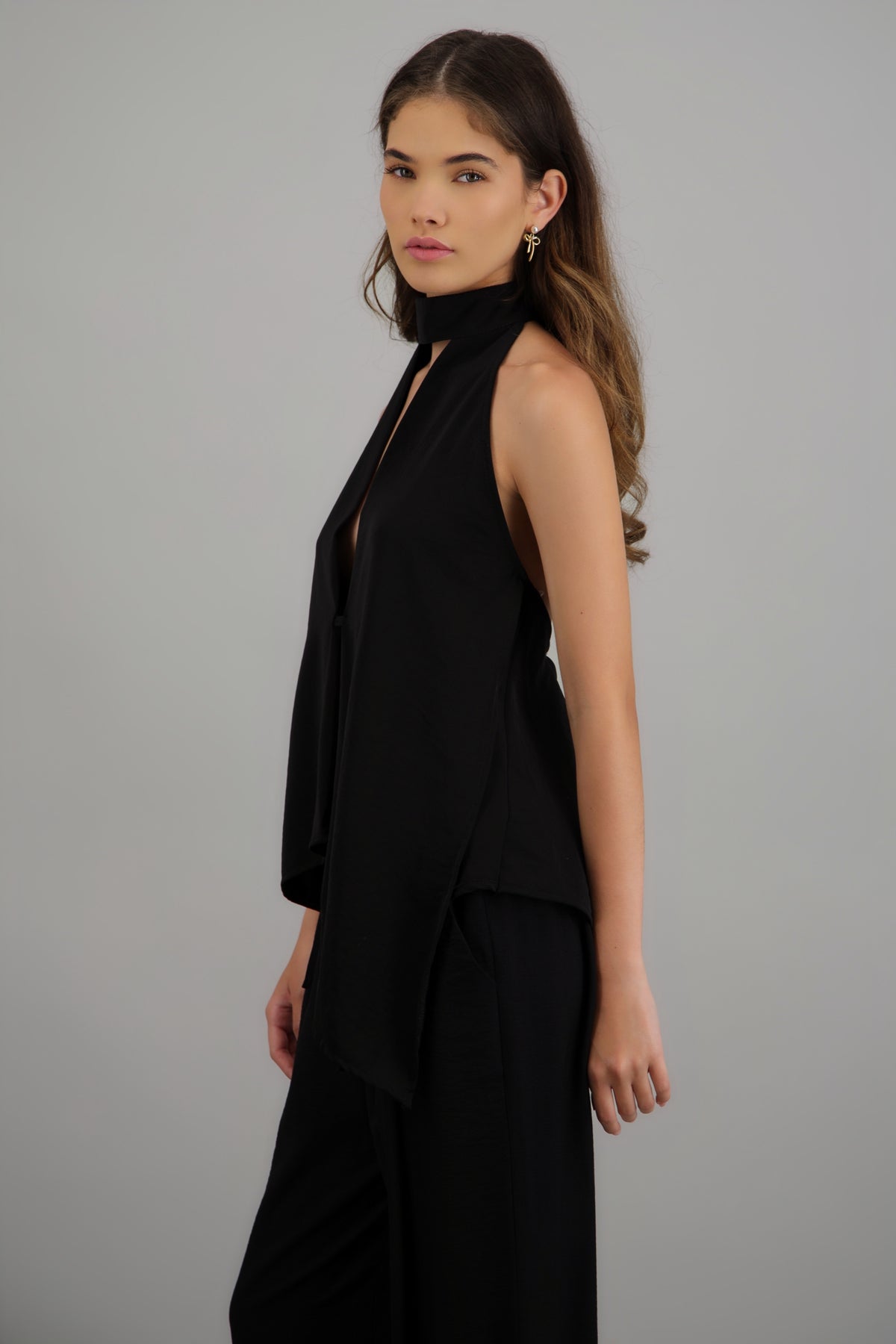 Blusa halter escote cascada espalda NEGRO
