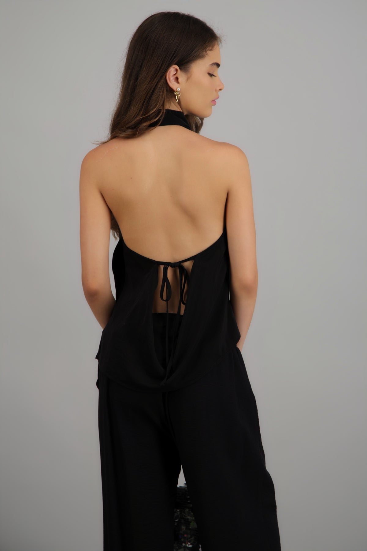 Blusa halter escote cascada espalda NEGRO