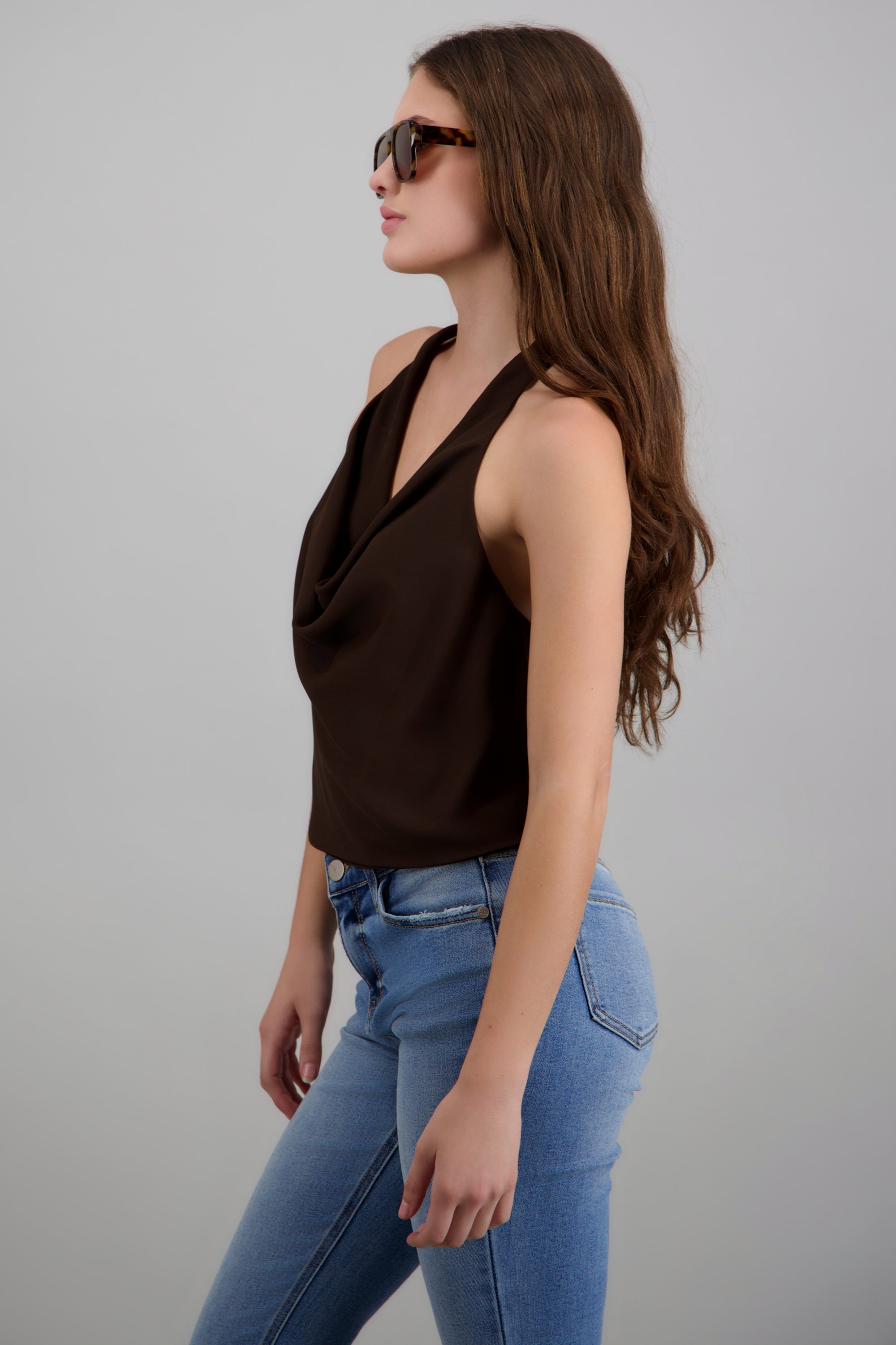 Blusa halter lisa detalle espalda CAFE